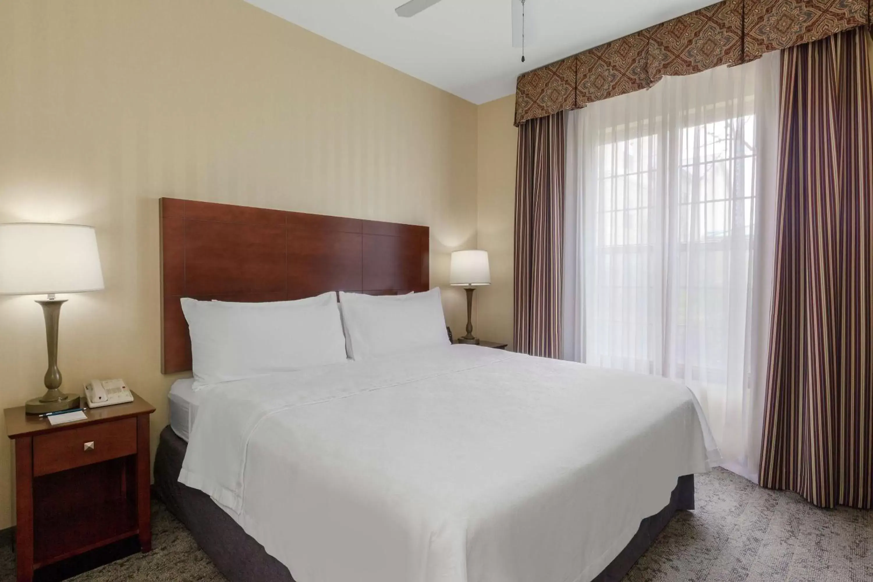Bed in Homewood Suites by Hilton Sacramento Airport-Natomas