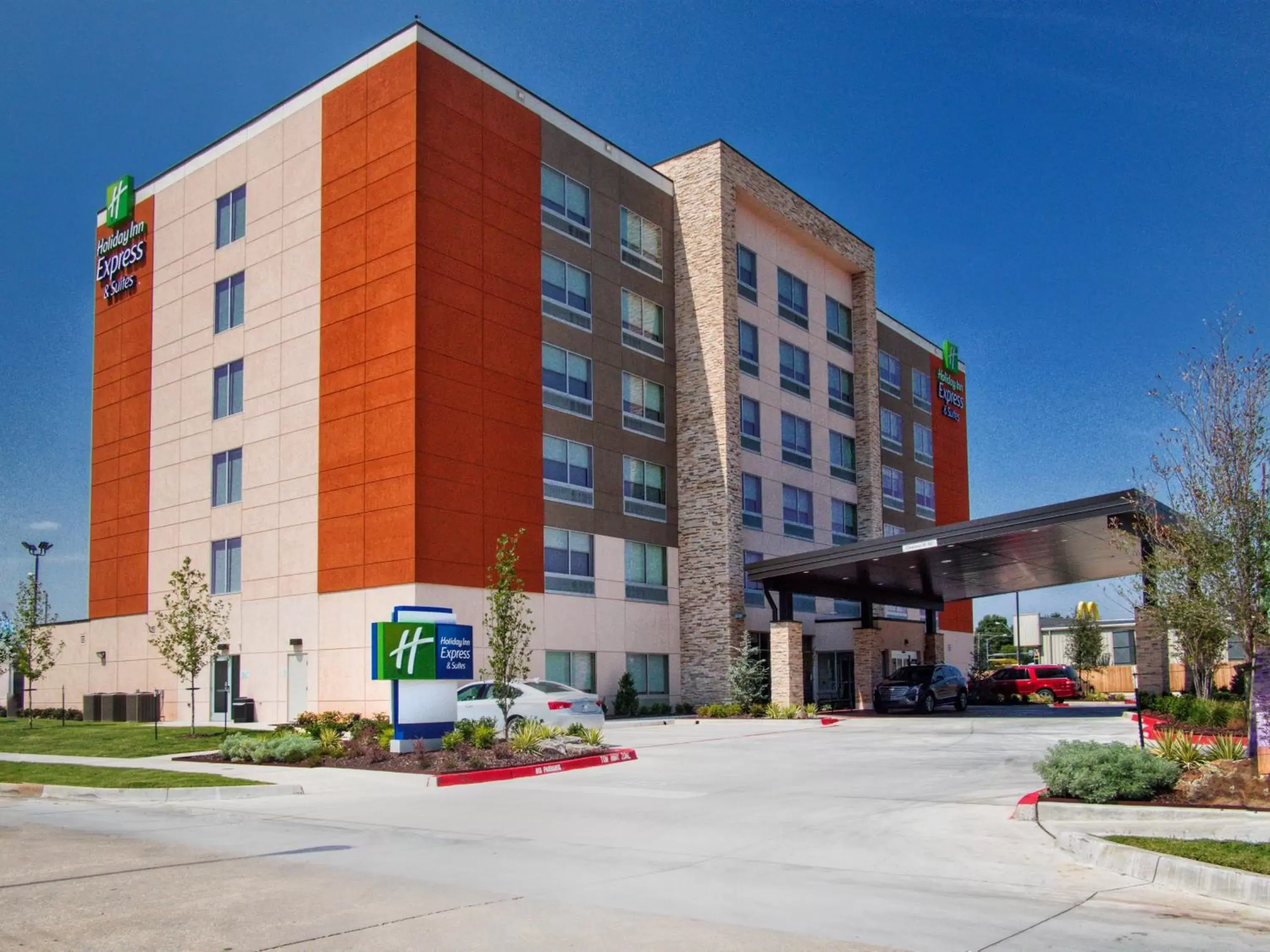 Property Building in Holiday Inn Express & Suites Moore, an IHG Hotel