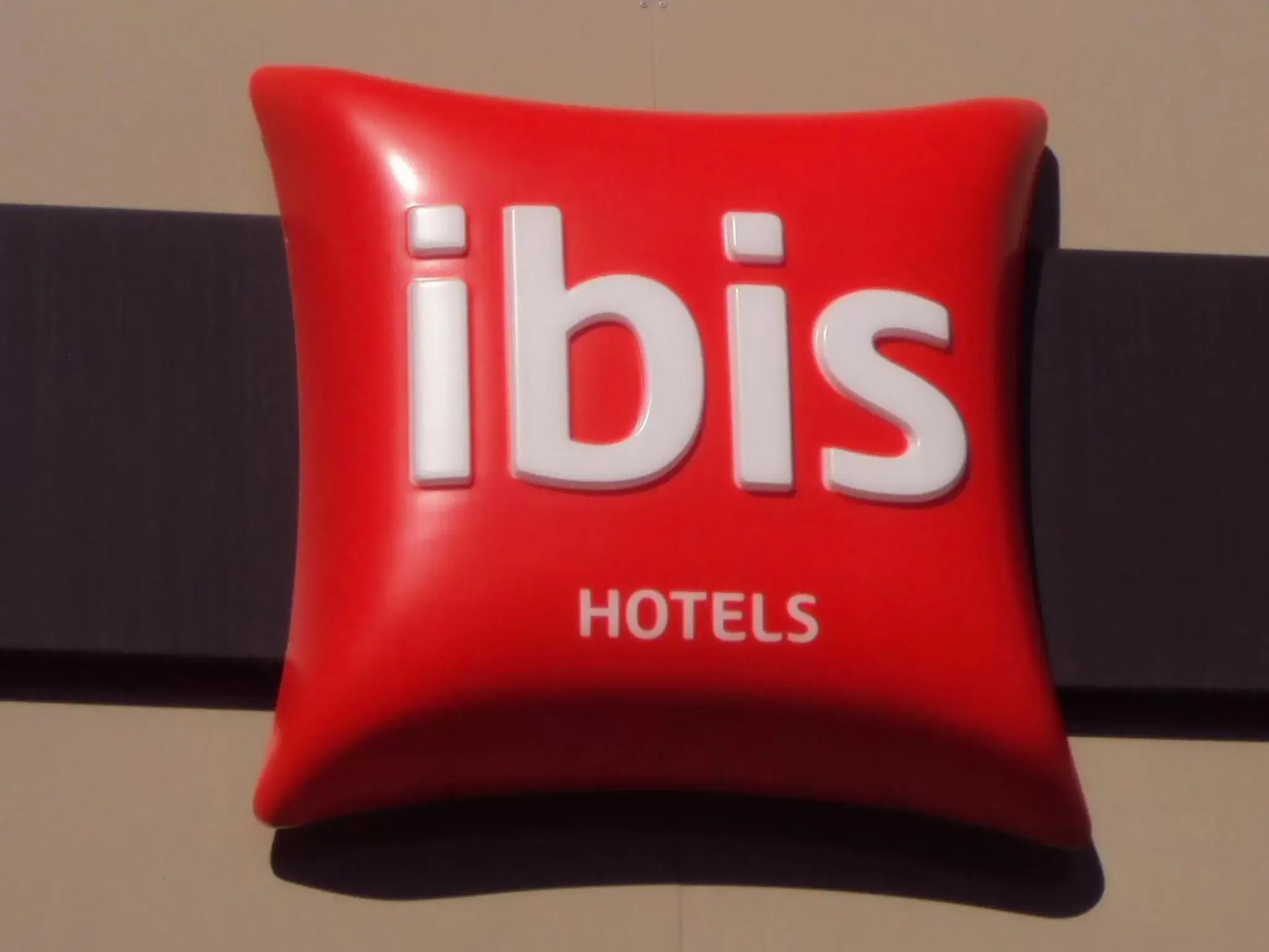 Property logo or sign in ibis Chateauroux