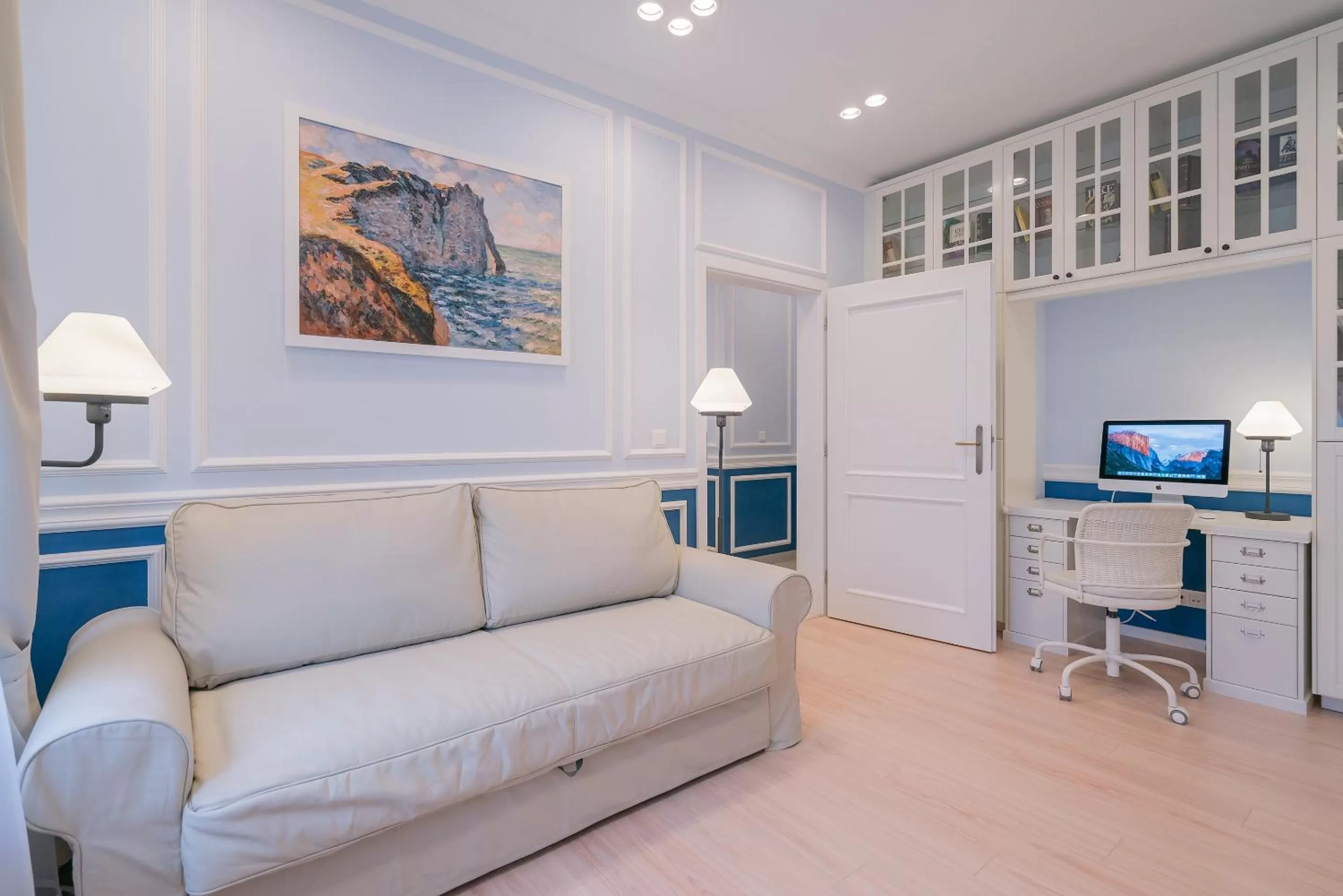 Library in Revelton Suites Karlovy Vary