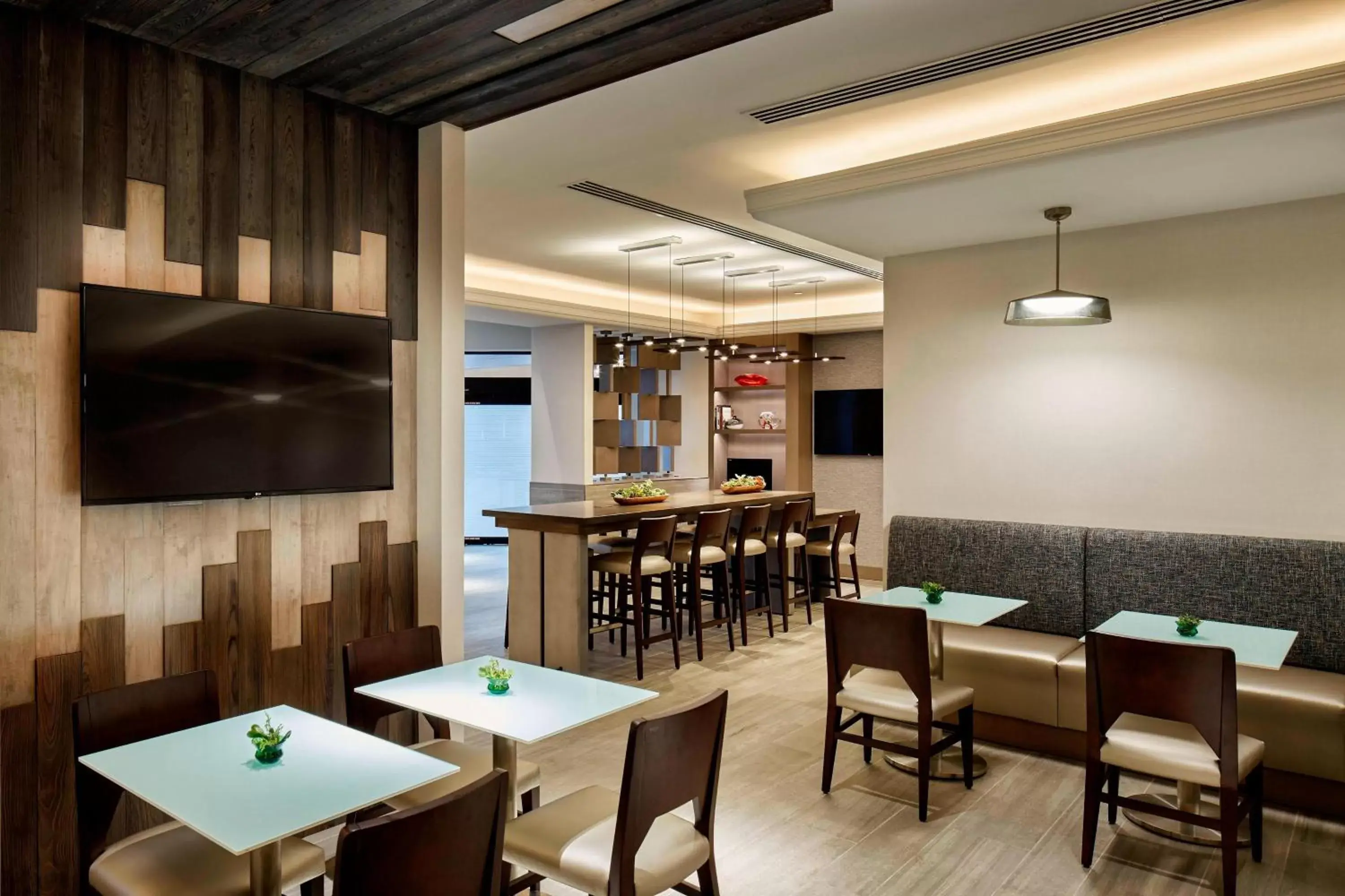 Lounge or bar, Restaurant/Places to Eat in Marriott Cincinnati North