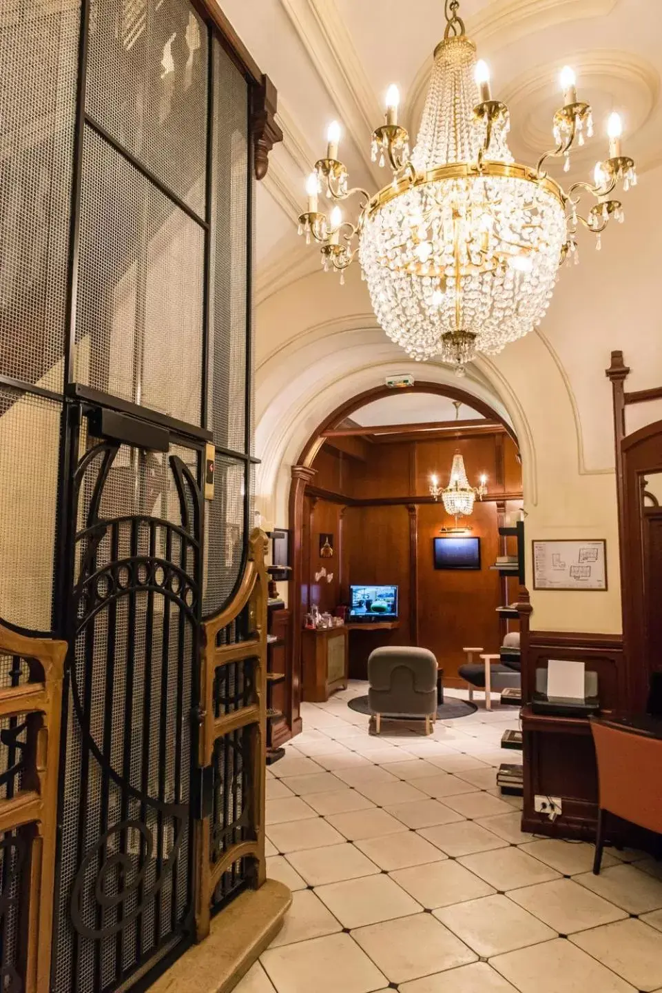 Library, Lobby/Reception in Best Western Hôtel d'Arc