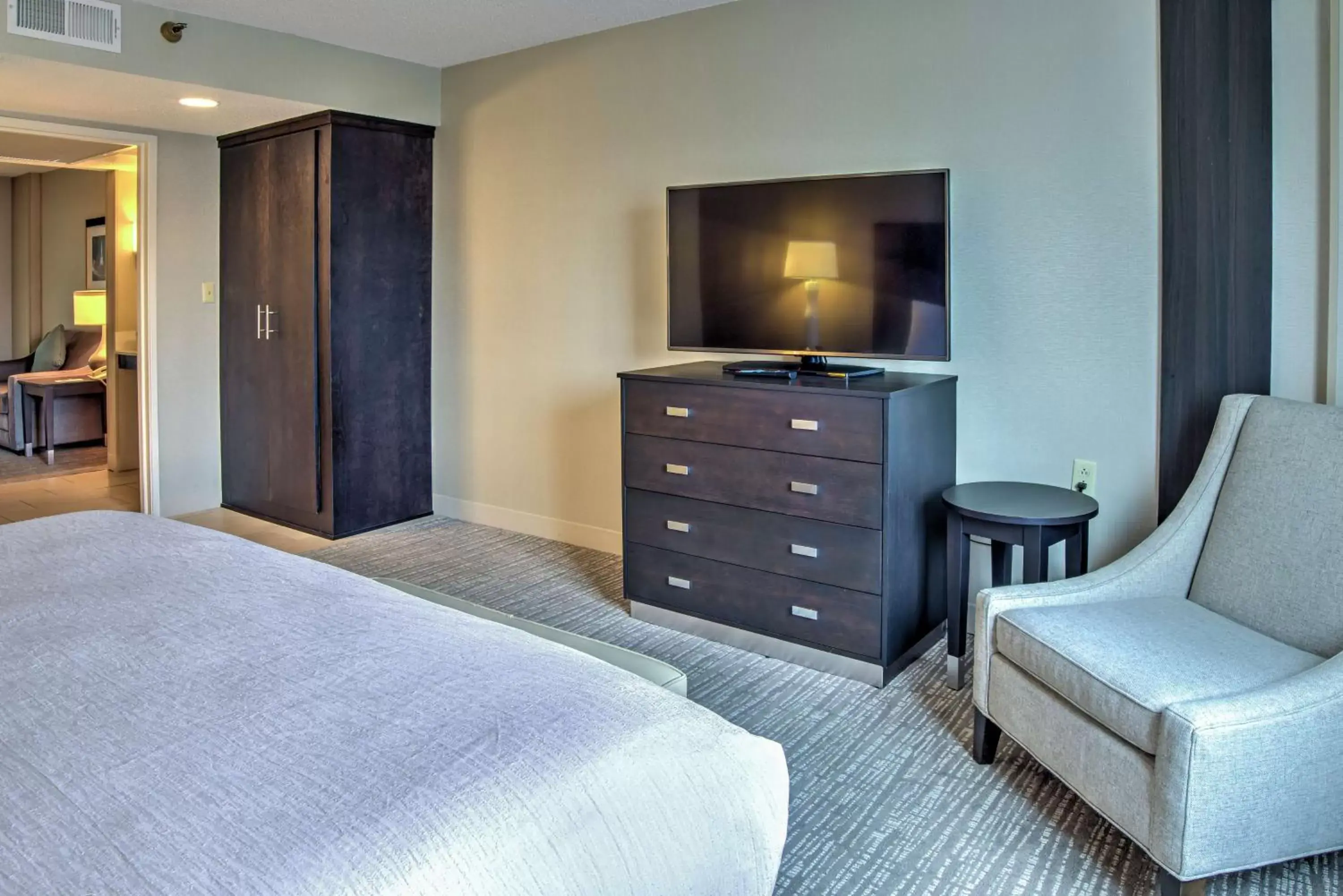 Bedroom, Bed in Embassy Suites by Hilton Indianapolis North