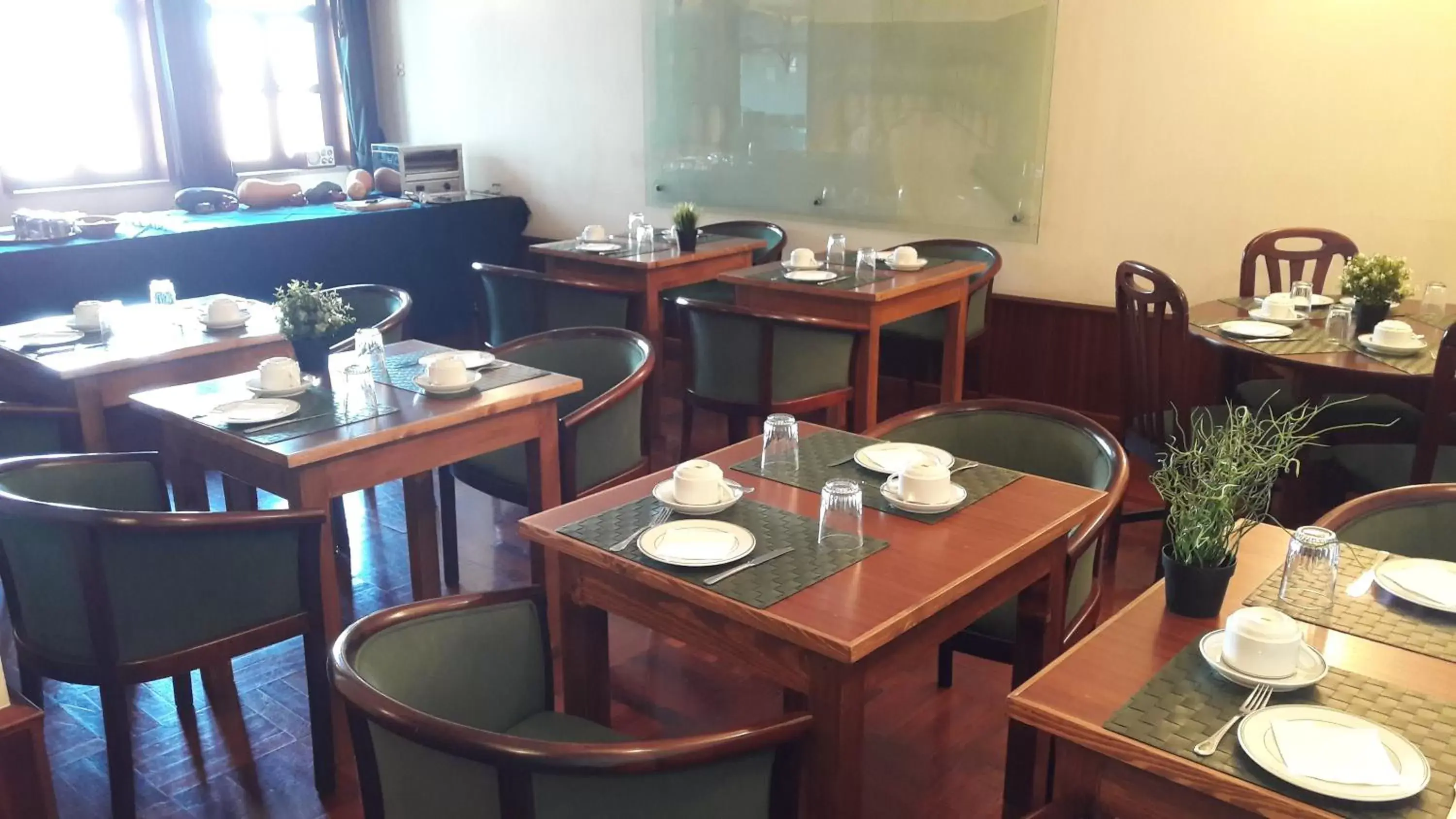 Breakfast, Restaurant/Places to Eat in Hotel Trindade Coelho