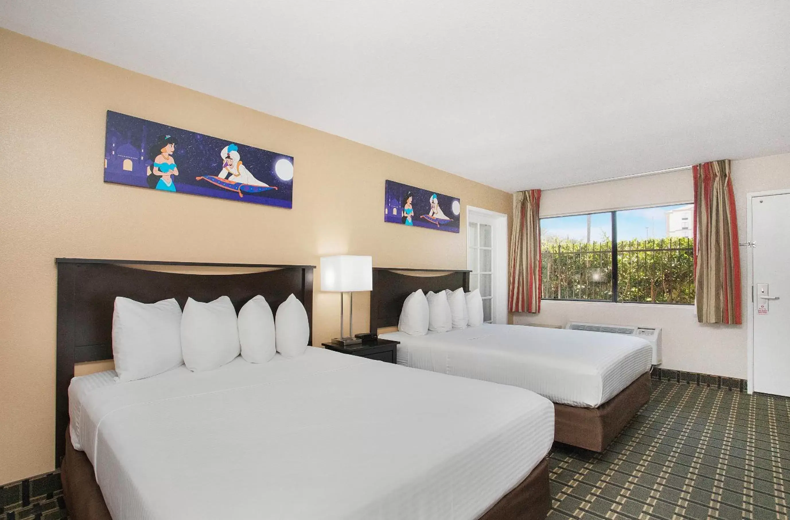 Bedroom, Bed in Stanford Inn & Suites Anaheim