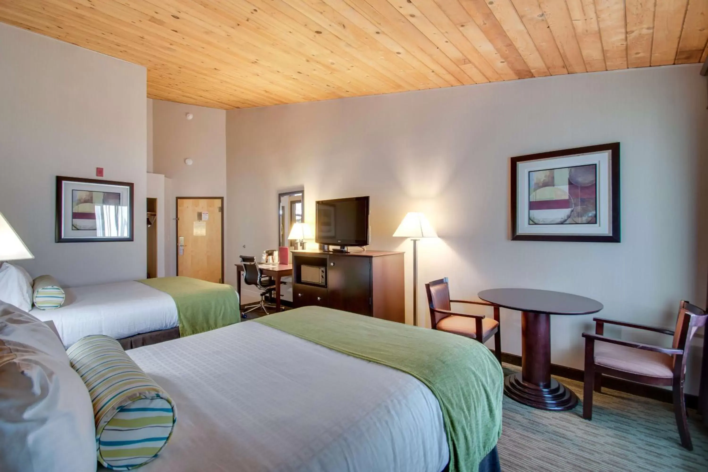 Bedroom, Bed in Best Western Plus, The Inn at Hampton