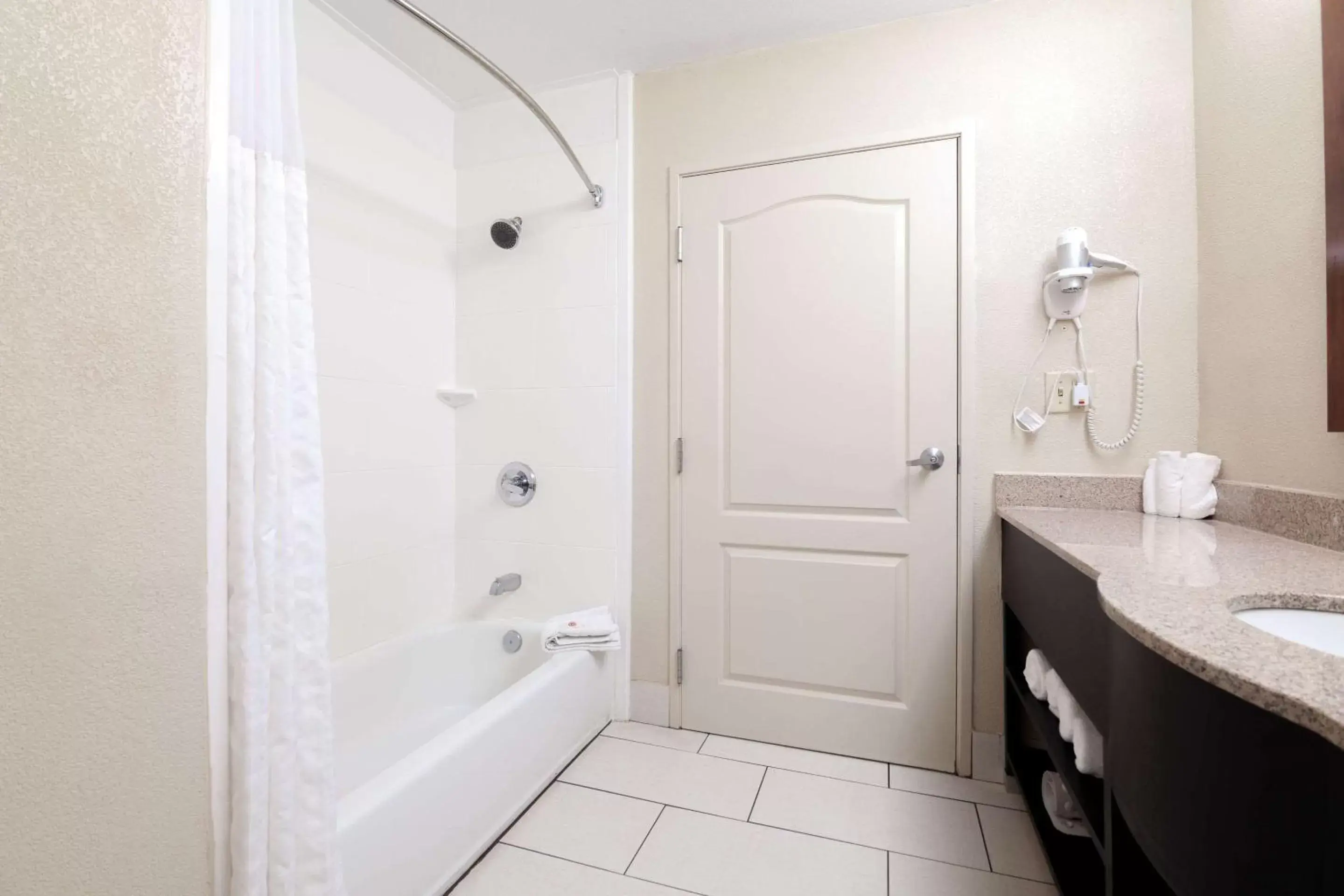 Bedroom, Bathroom in Comfort Suites Morrow- Atlanta South