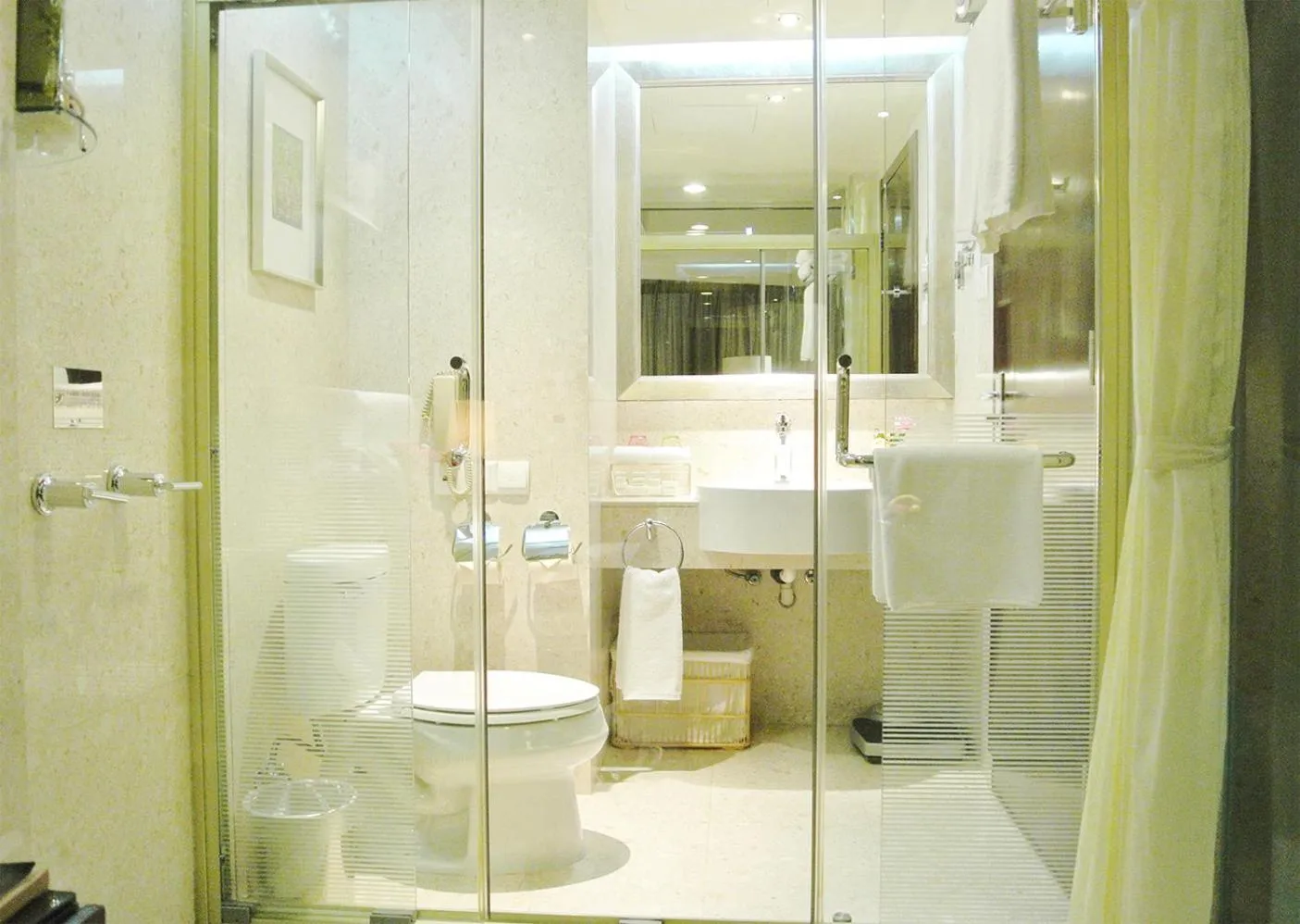 Toilet in Kunming Haitian Hotel