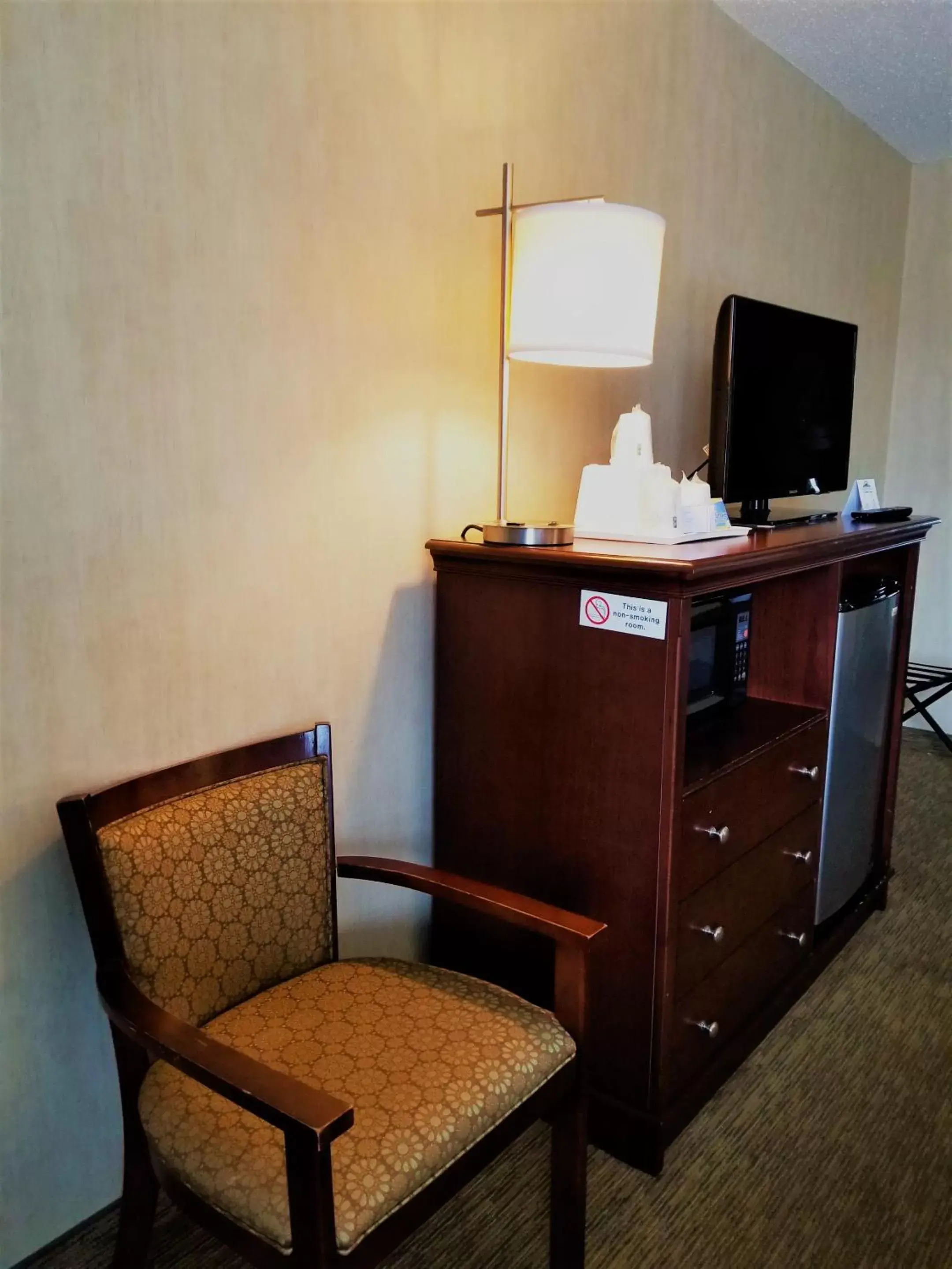 Bedroom, Seating Area in Days Inn of Frederick by Wyndham