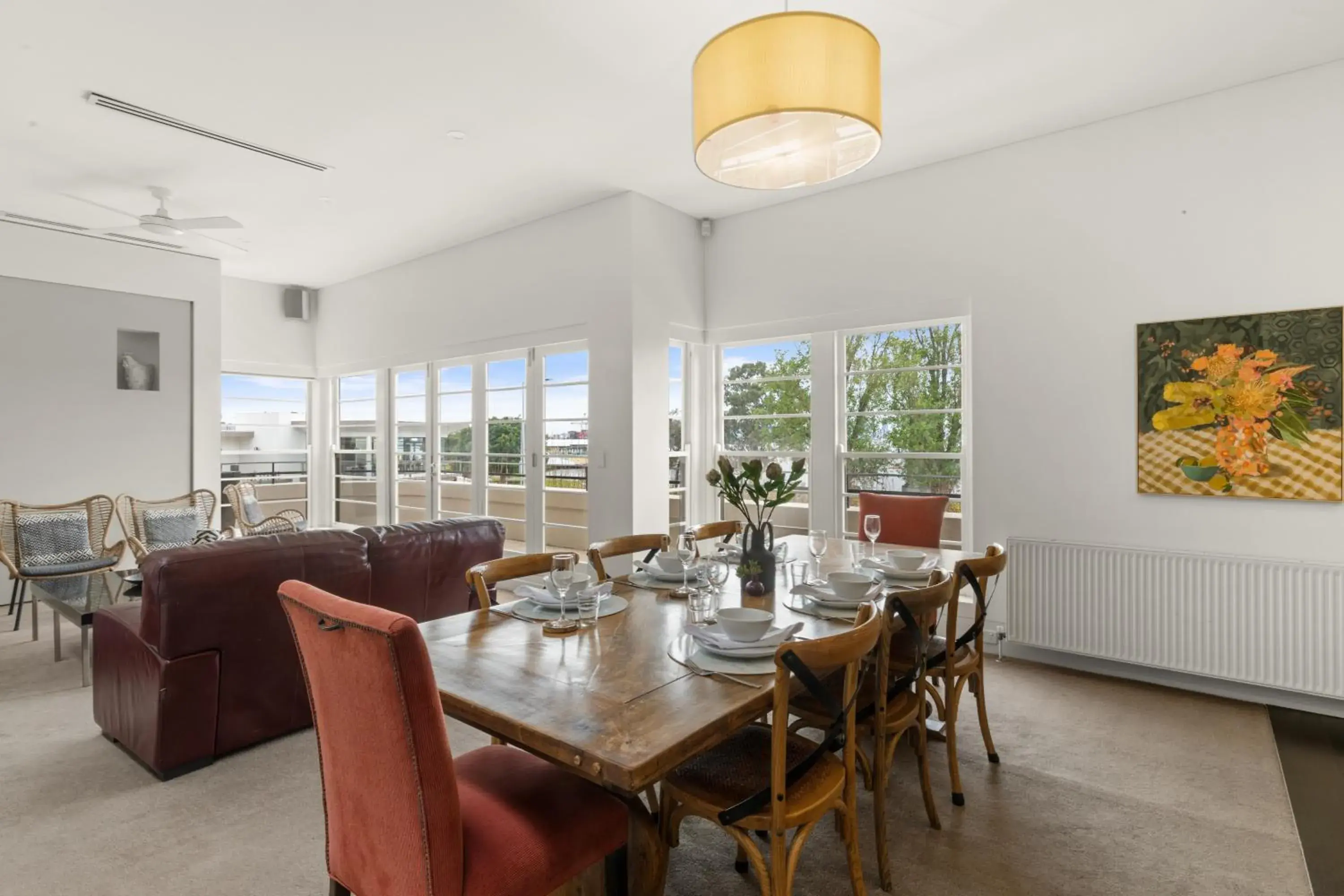 Dining Area in Captains Retreat Apartments and Cottages