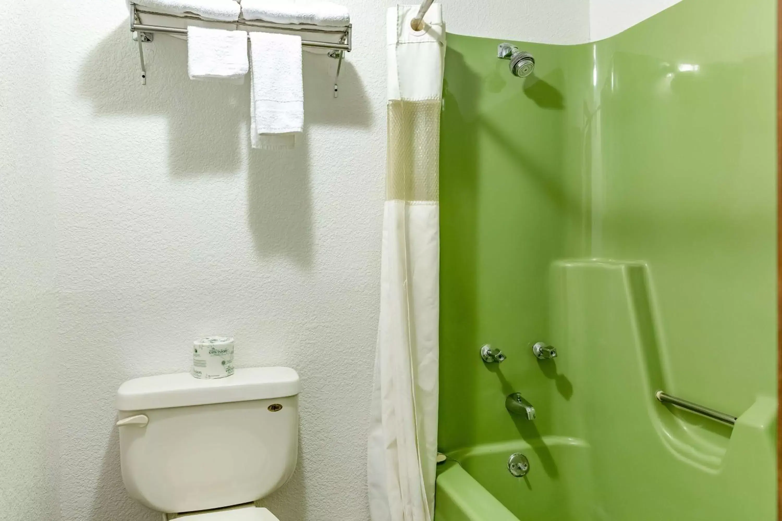 Shower, Bathroom in Motel 6-Fond Du Lac, WI