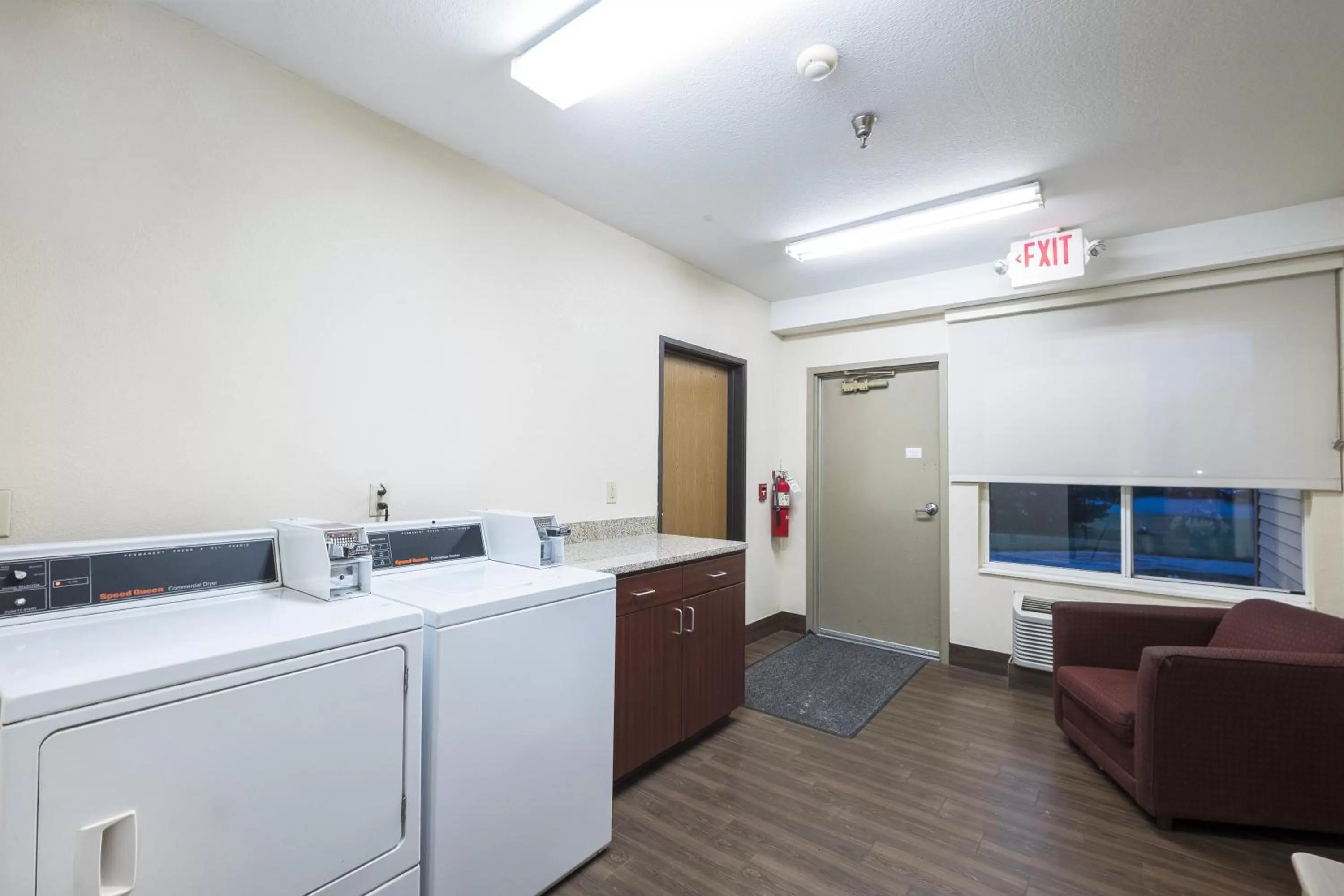 laundry in Red Roof Inn Columbus - Hebron