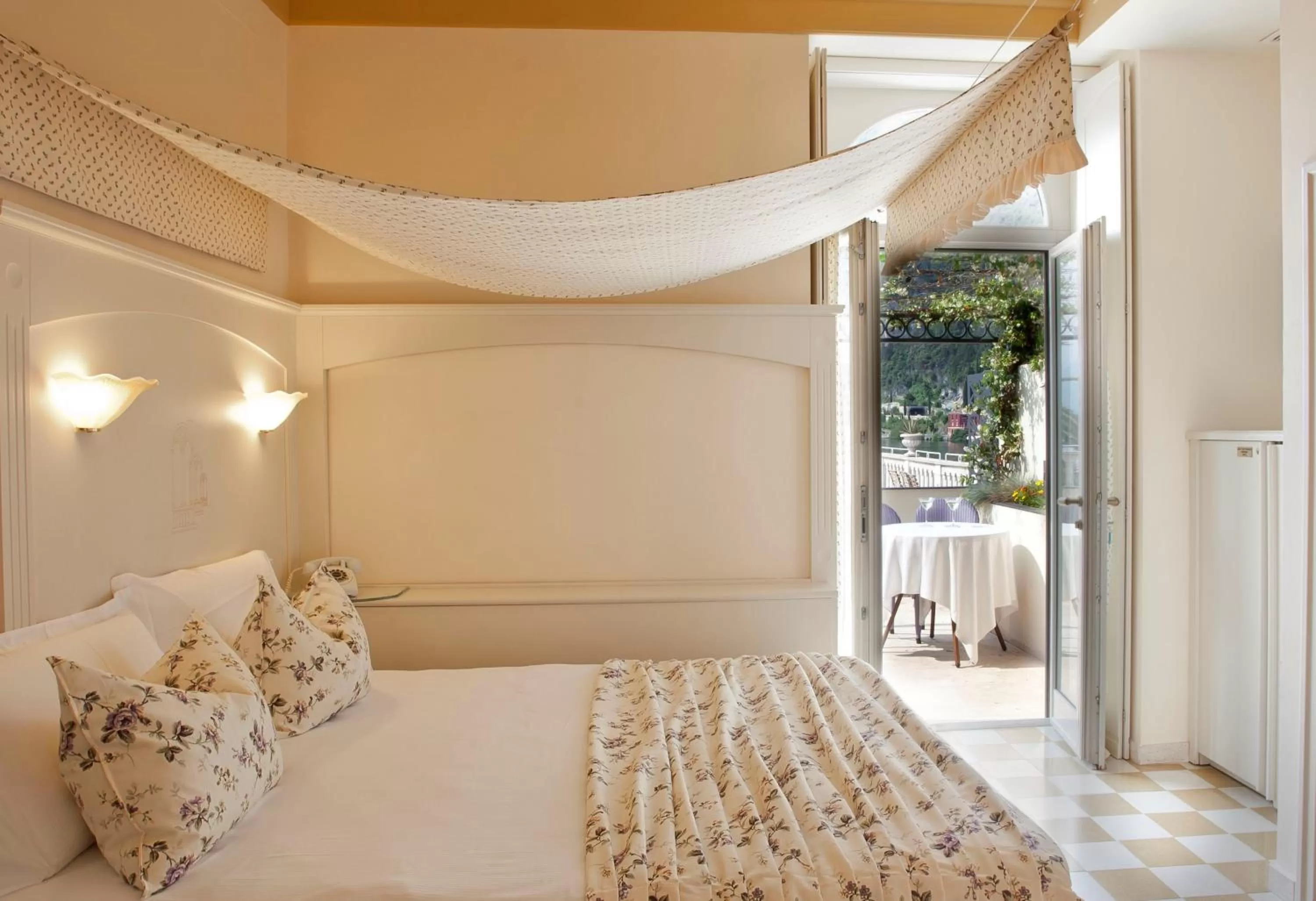 Bed in Bellavista Lakefront