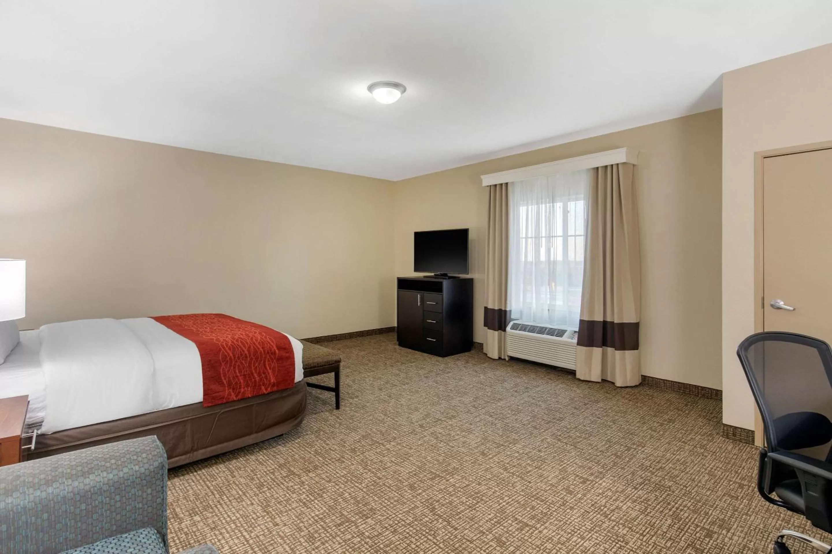 Bedroom, Bed in Comfort Inn & Suites Cedar Hill Duncanville