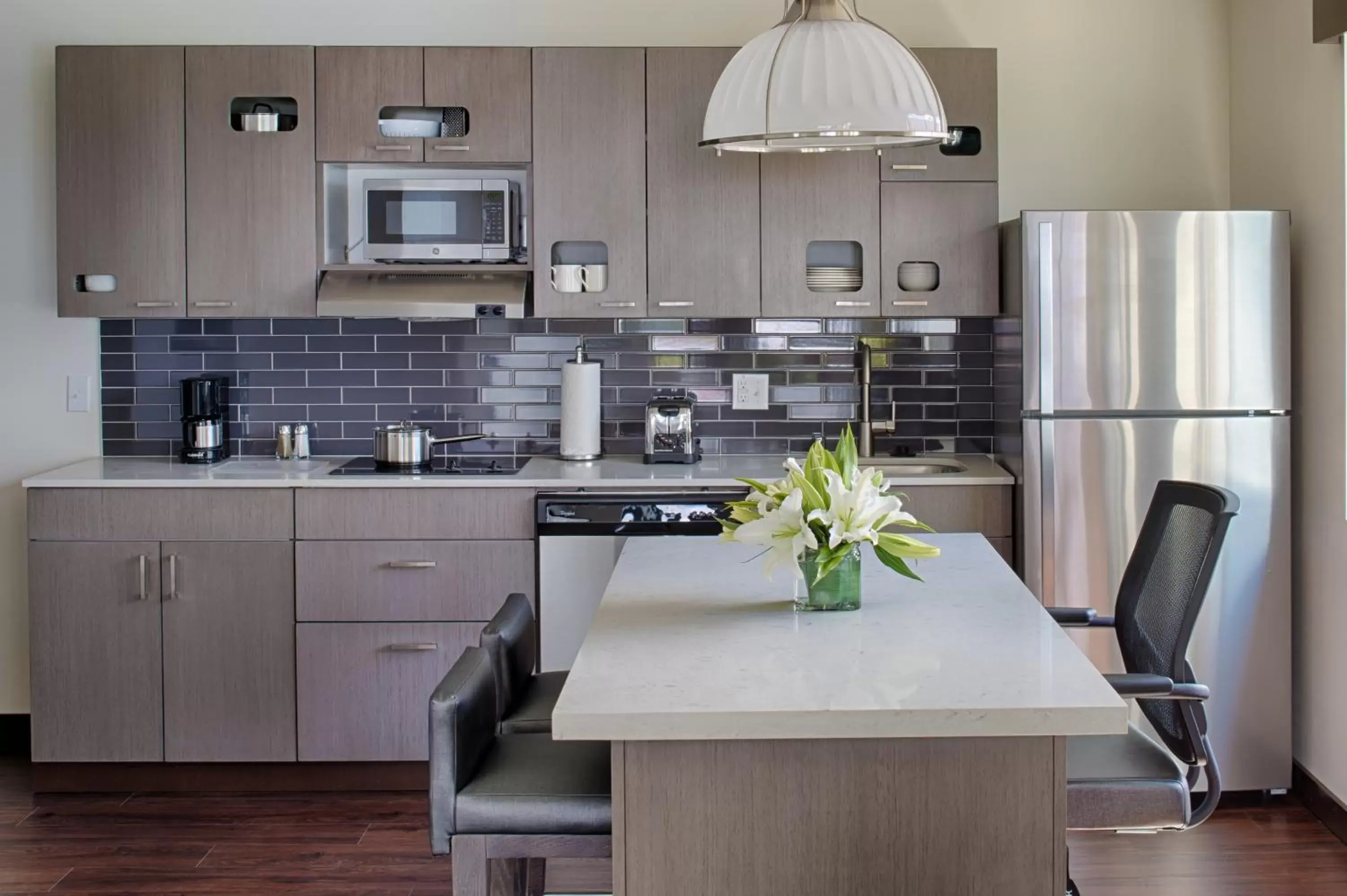 Kitchen or kitchenette, Kitchen/Kitchenette in Hyatt House Seattle Downtown