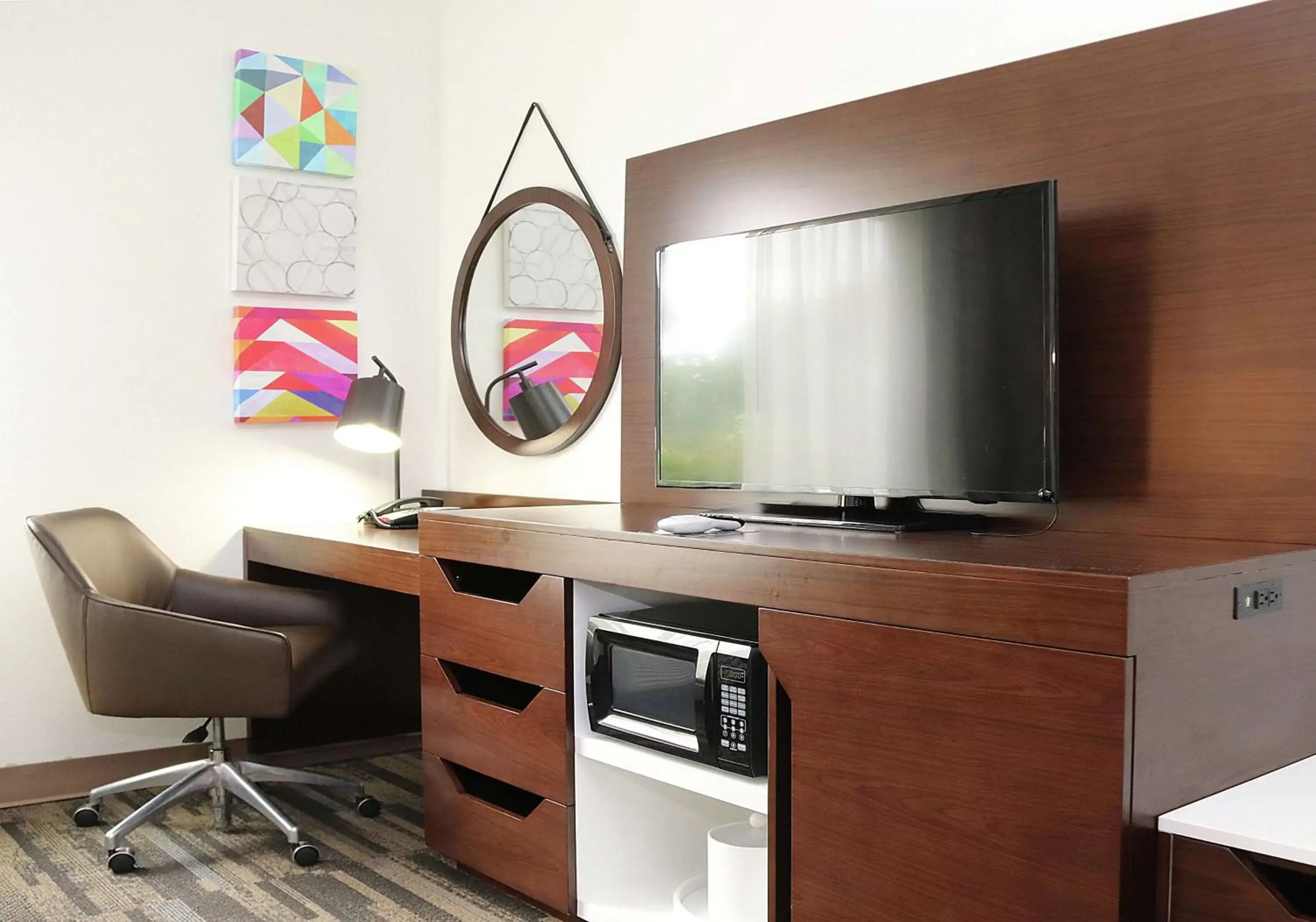 Bedroom, TV/Entertainment Center in Hampton Inn and Suites Stephenville