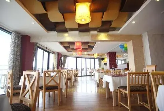 Restaurant/Places to Eat in Sunset Westlake Hanoi Hotel