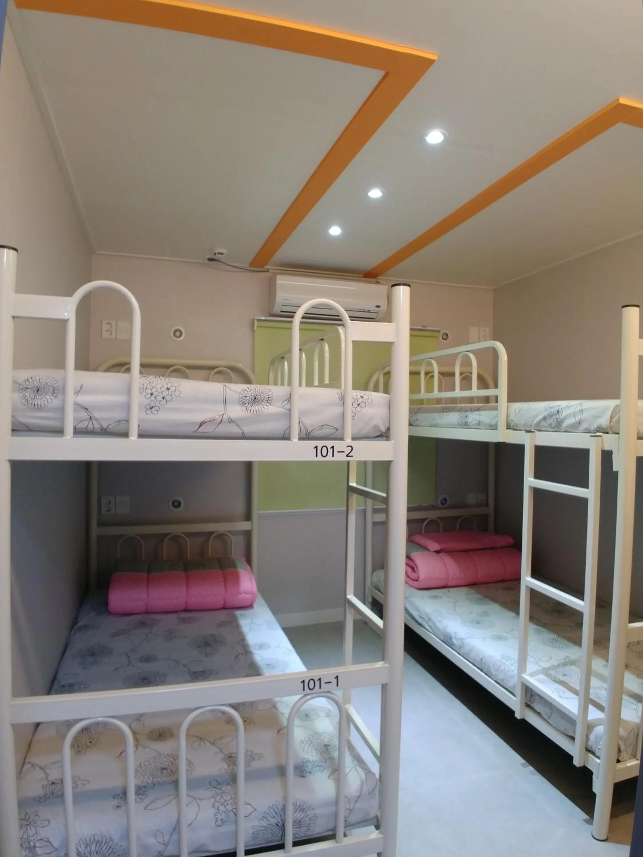 bunk bed, Bed in Bomgoro Guesthouse