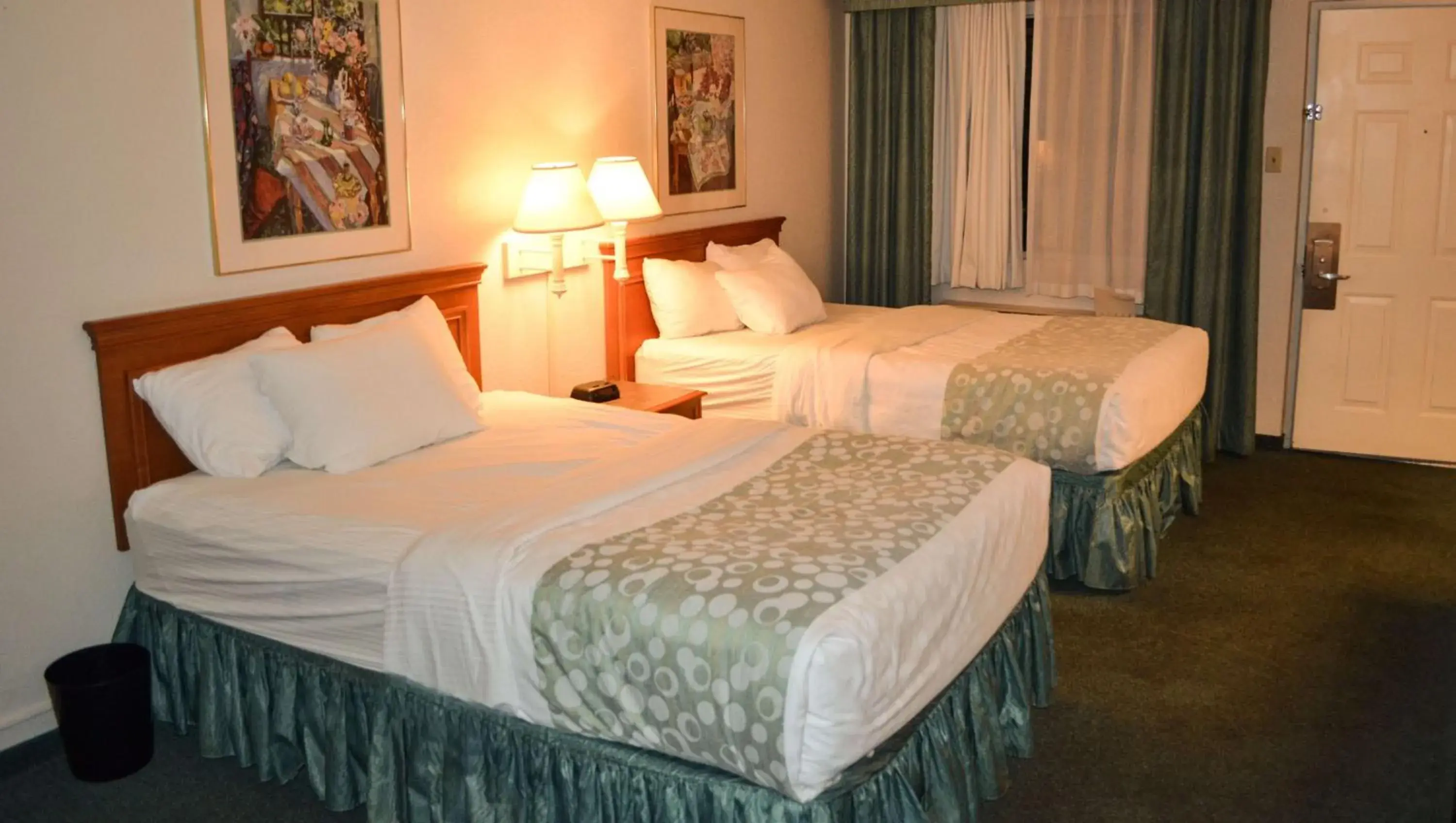 Photo of the whole room, Bed in Magnuson Hotel Texarkana