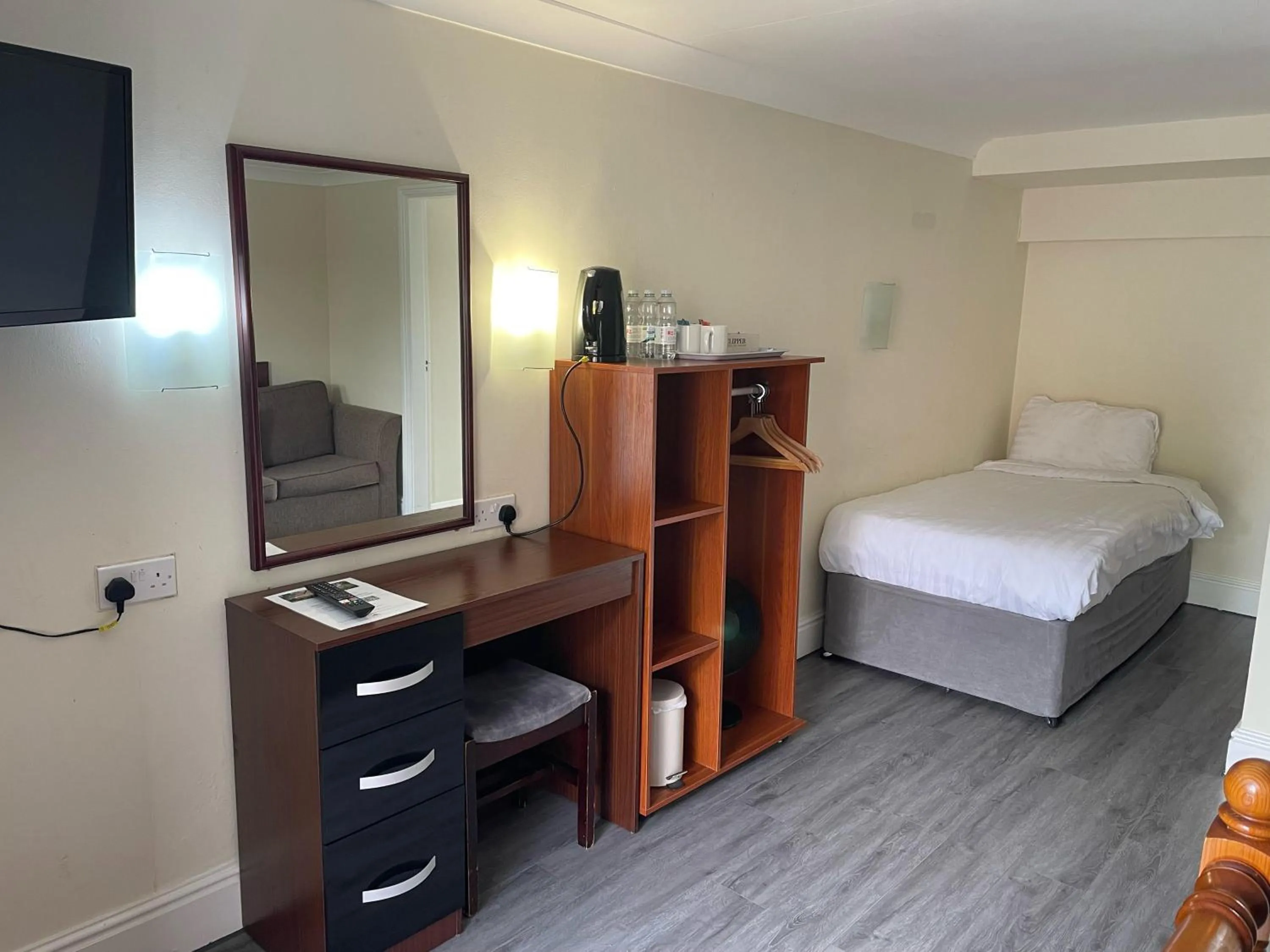 Bedroom, Bed in Mountain Park Hotel