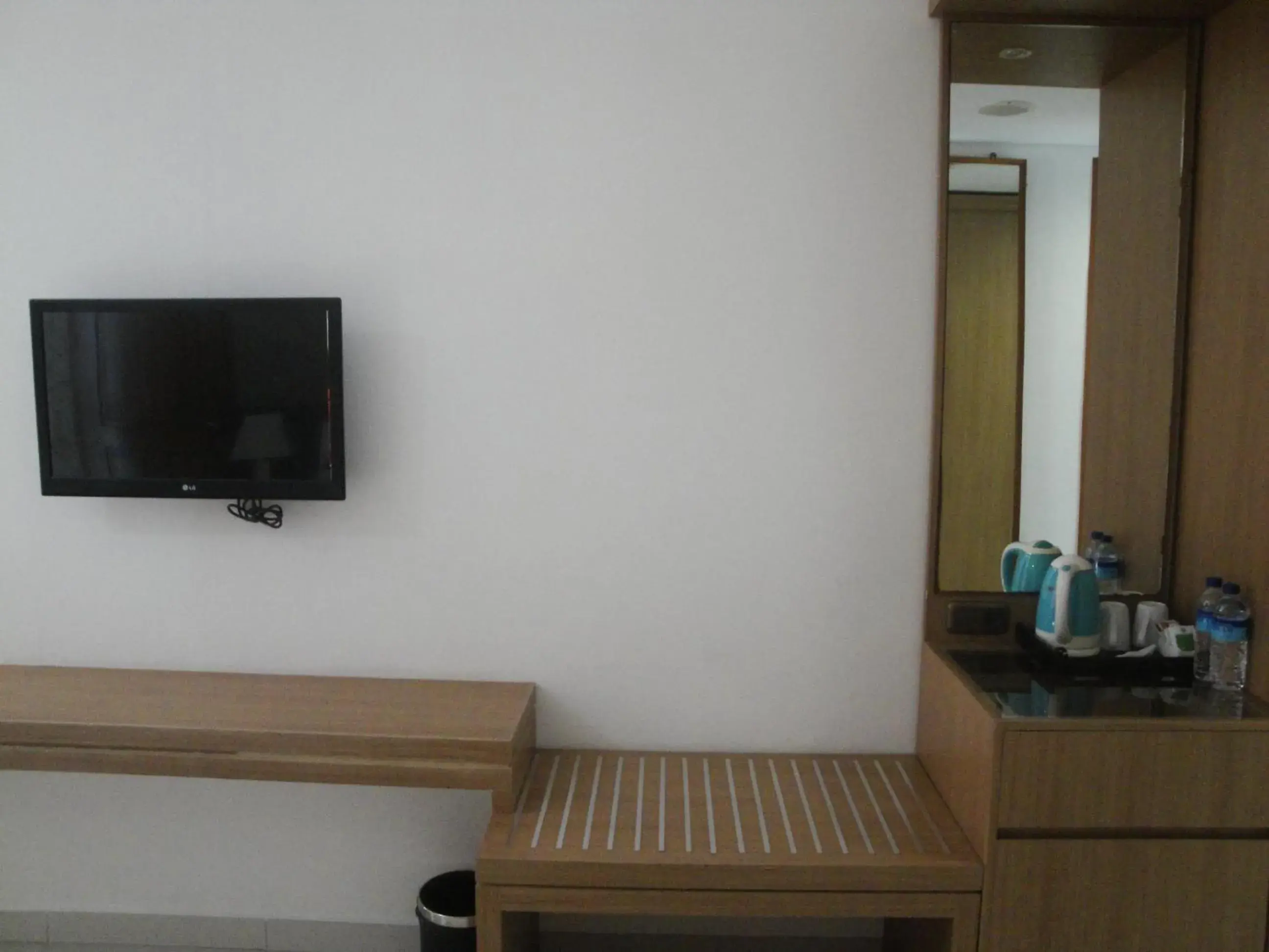 TV and multimedia, TV/Entertainment Center in Hotel On The Rock By Prasanthi