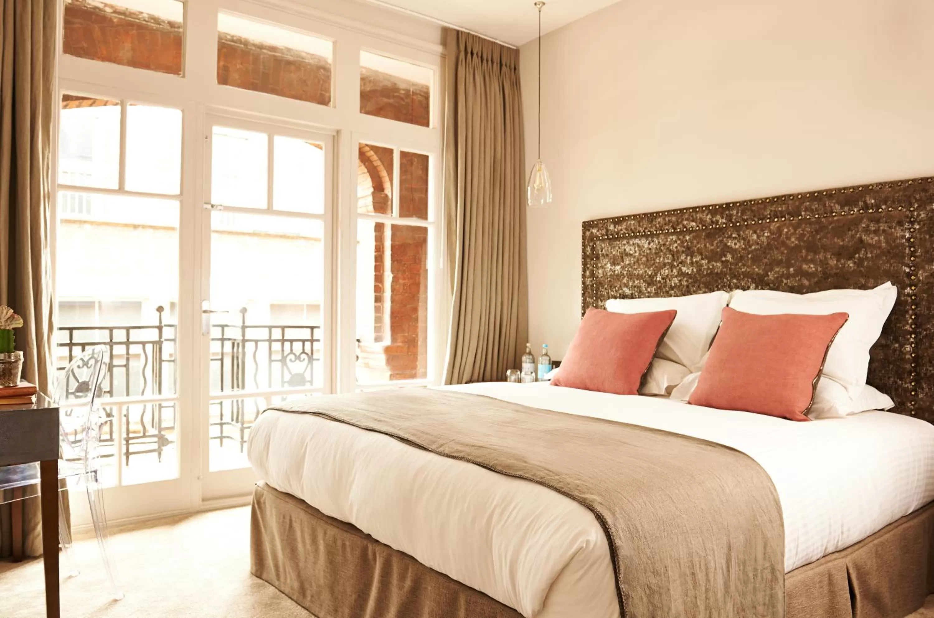 TV and multimedia, Bed in The Bull and The Hide