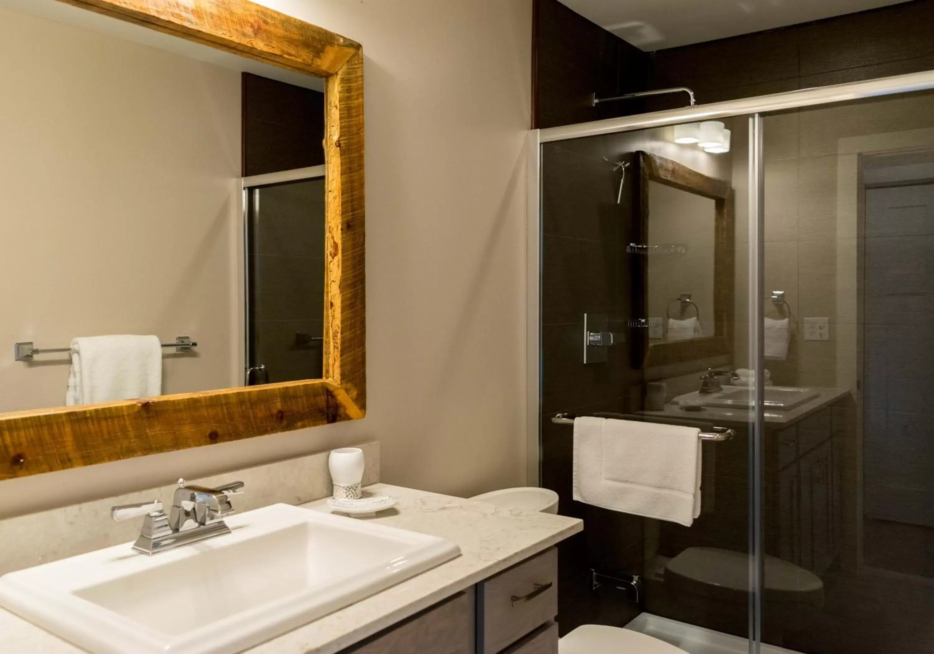 Bathroom in Lake Placid Inn: Residences