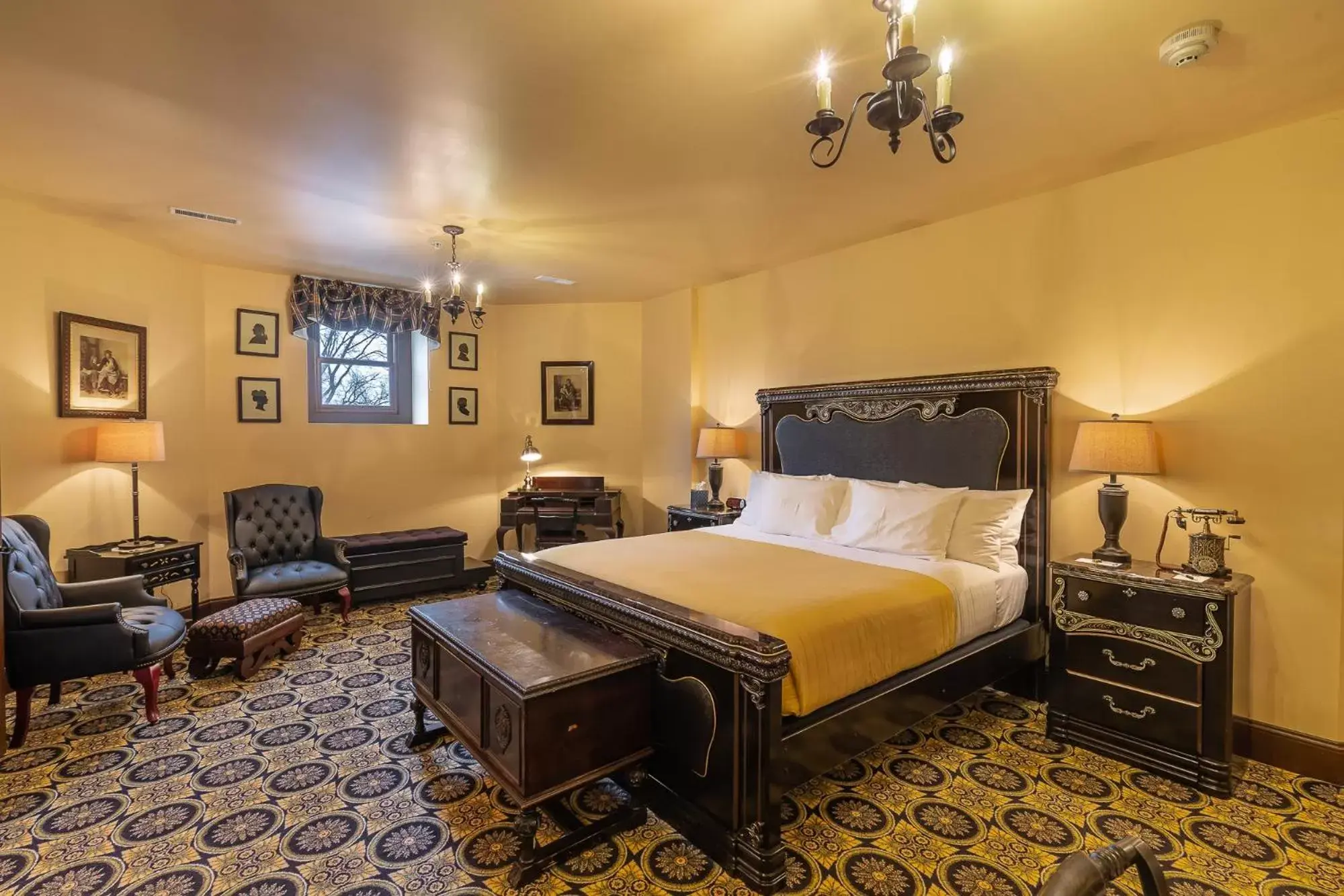 Bed in Steele Mansion Inn & Gathering Hub