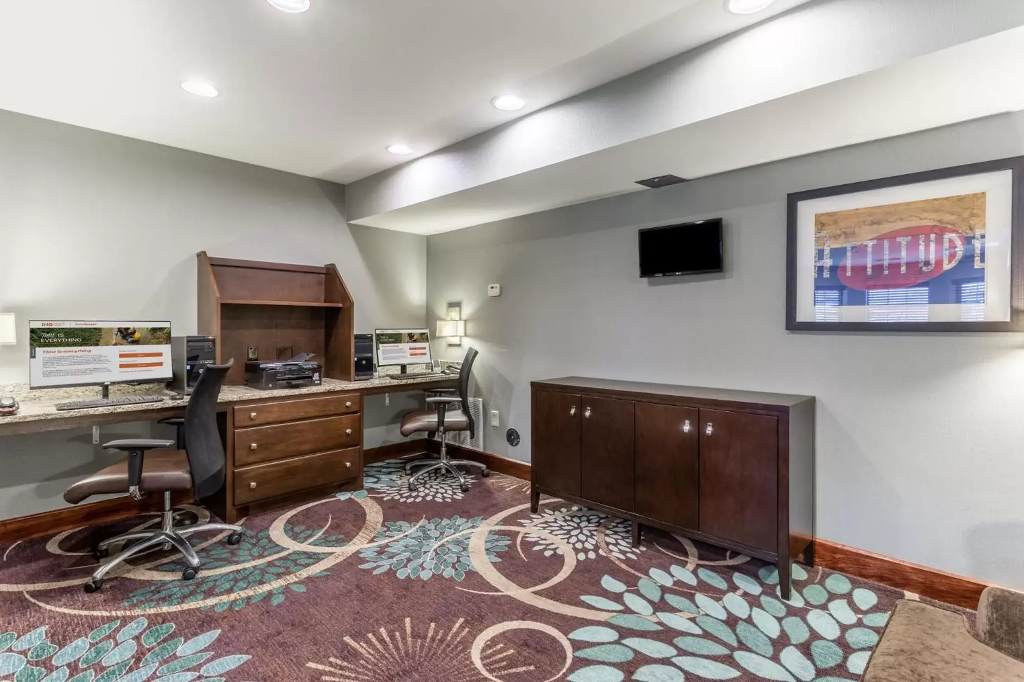 Area and facilities, TV/Entertainment Center in Staybridge Suites Davenport, an IHG Hotel