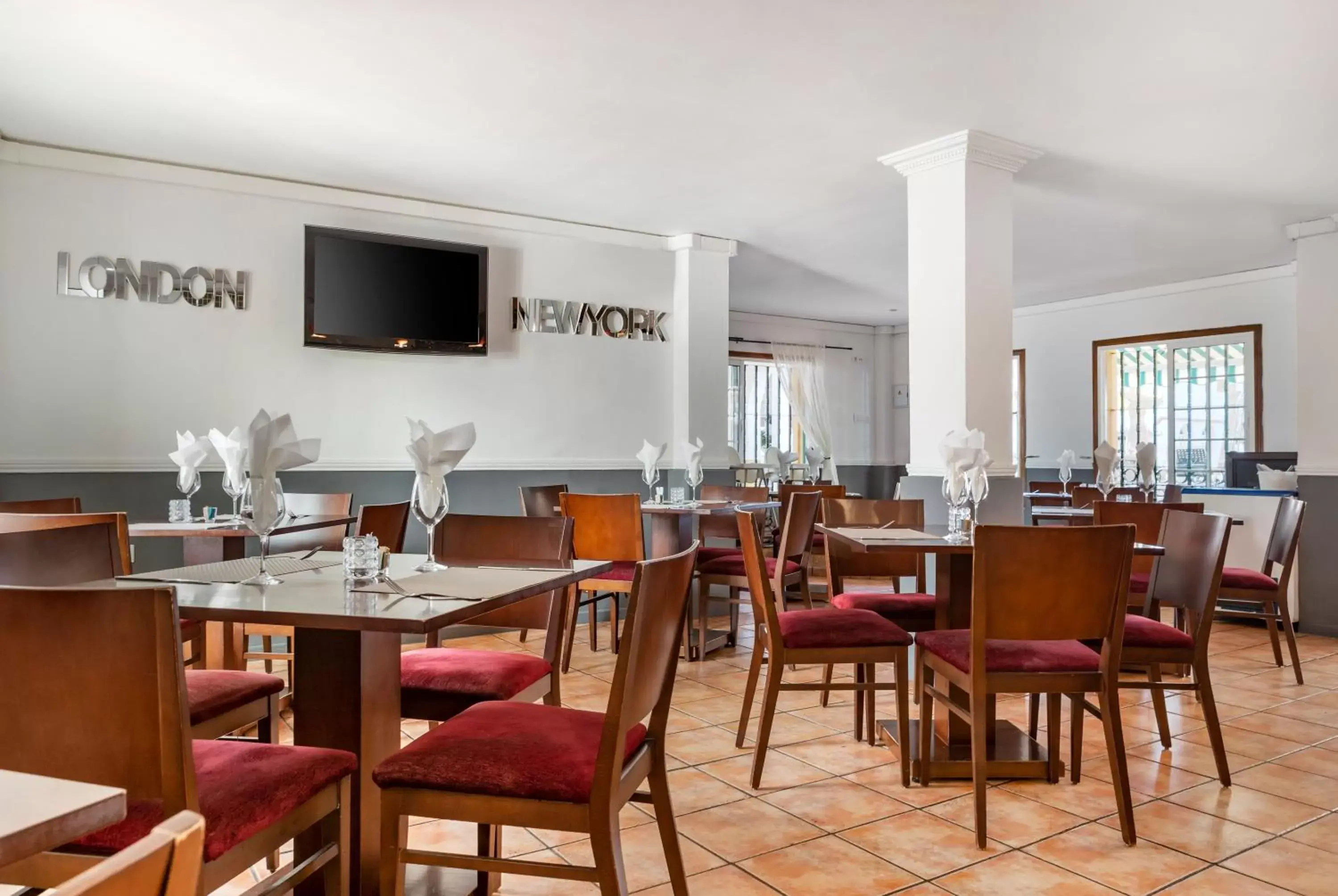 Restaurant/places to eat in Sunset Harbour Club Restaurant/places to eat in Sunset Harbour Club