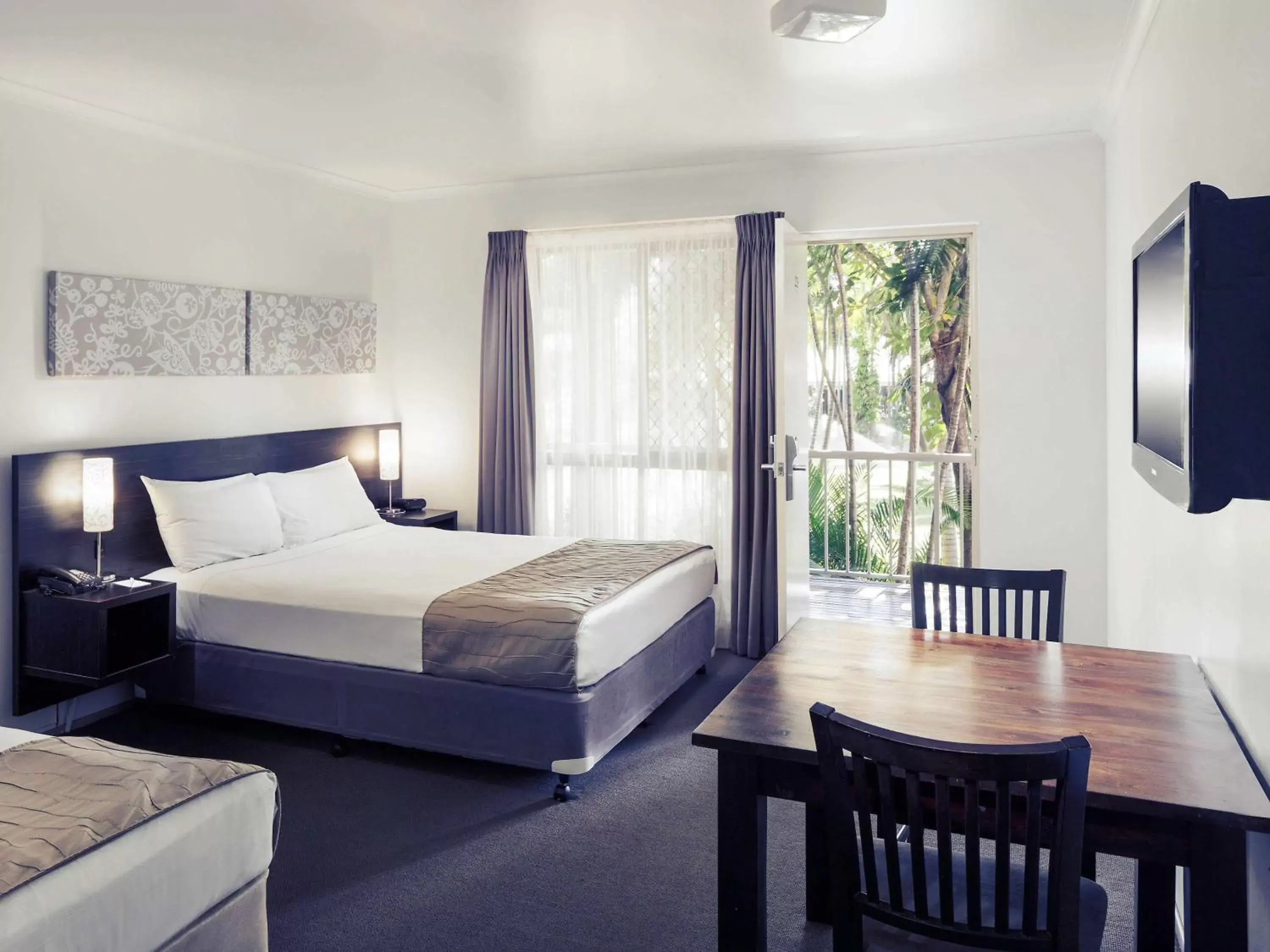 Photo of the whole room, Bed in Mercure Townsville