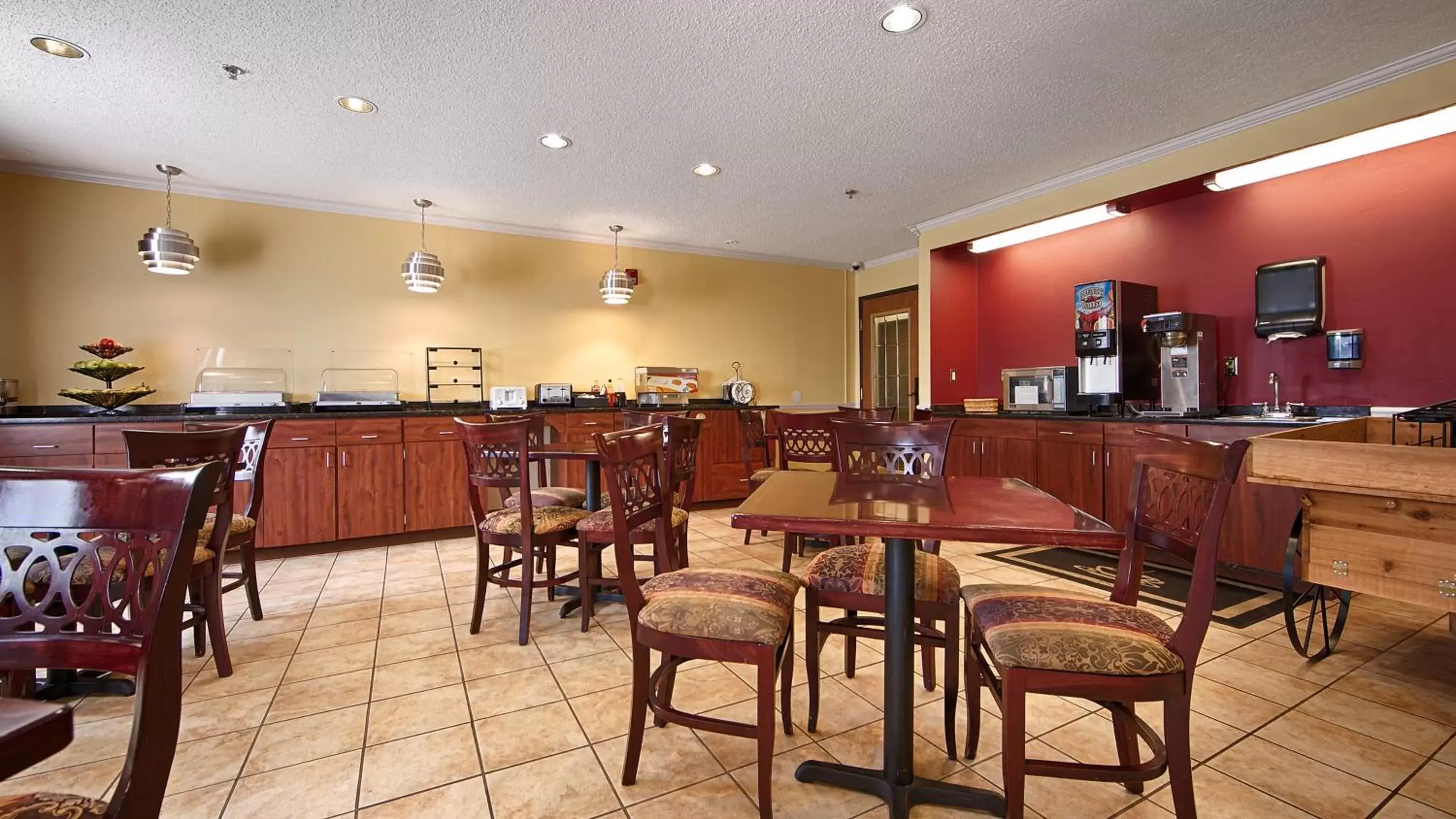 Coffee/tea facilities, Restaurant/Places to Eat in Baymont by Wyndham Delaware
