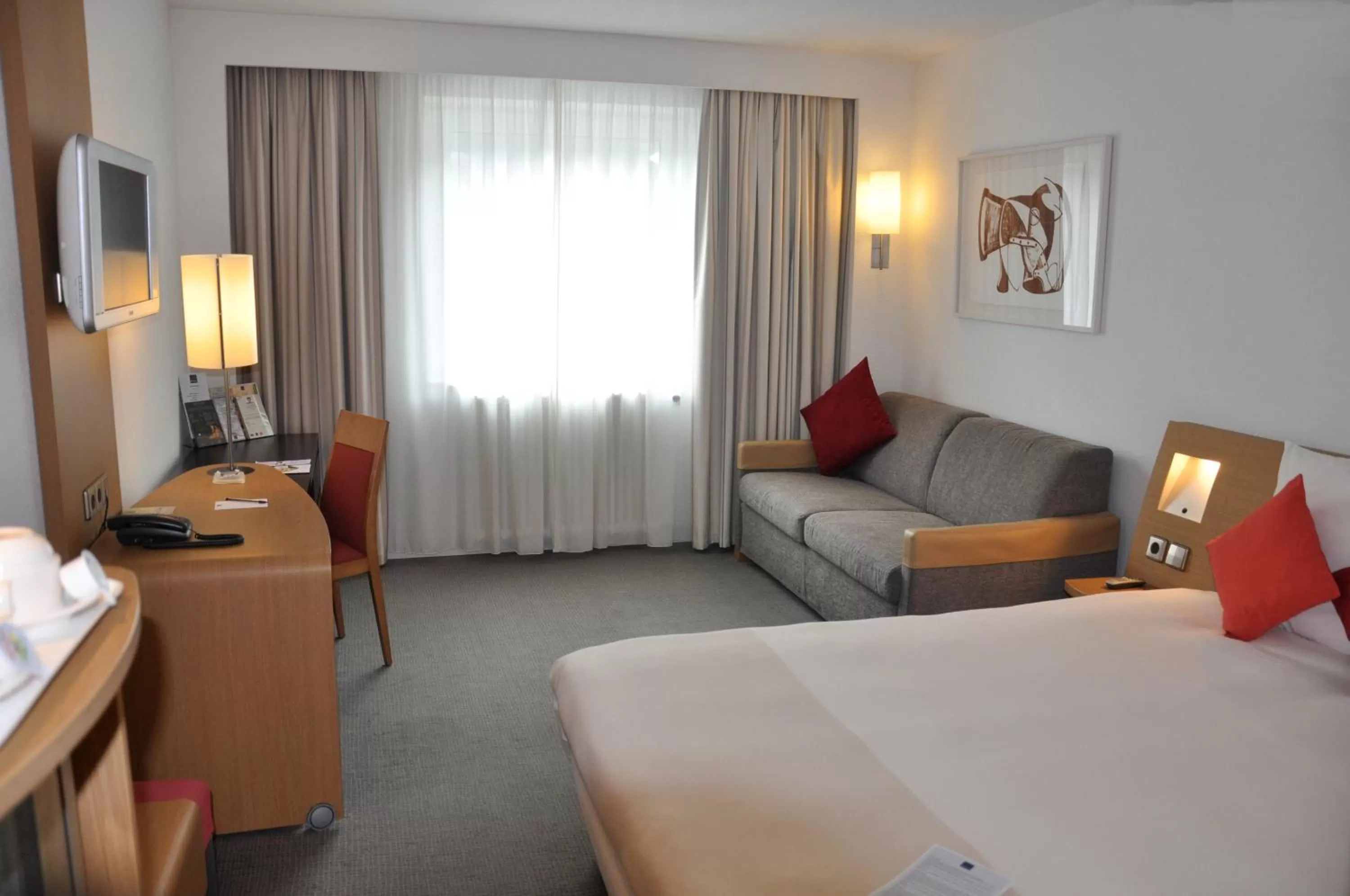 Bedroom, Bed in Novotel Andorra