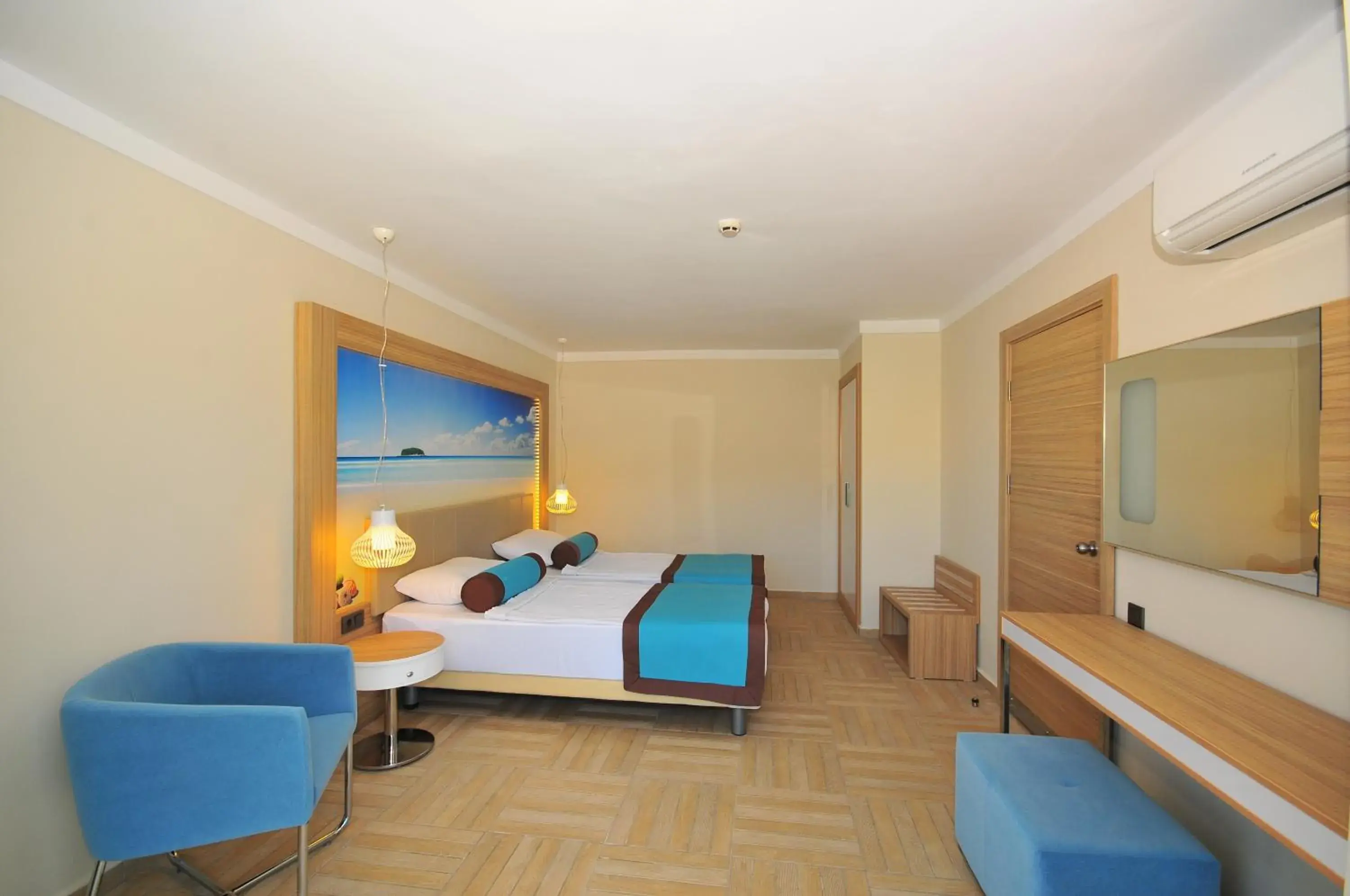 Photo of the whole room, Bed in Blue Bay Platinum Photo of the whole room, Bed in Blue Bay Platinum