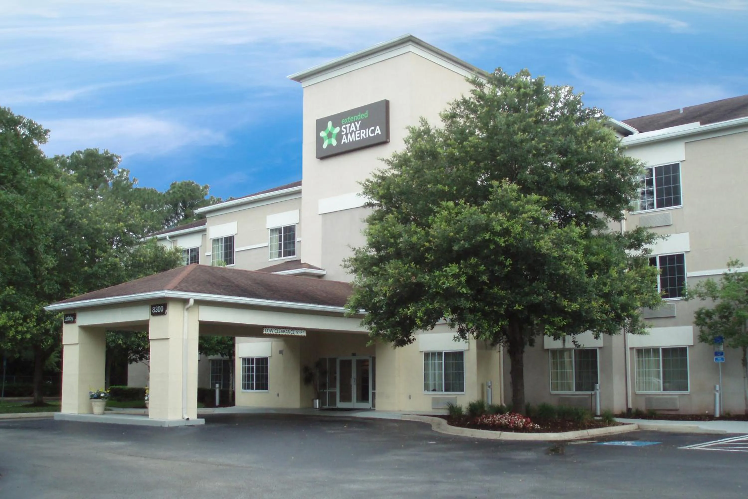 Property building in Extended Stay America Select Suites - Jacksonville - Baymeadows