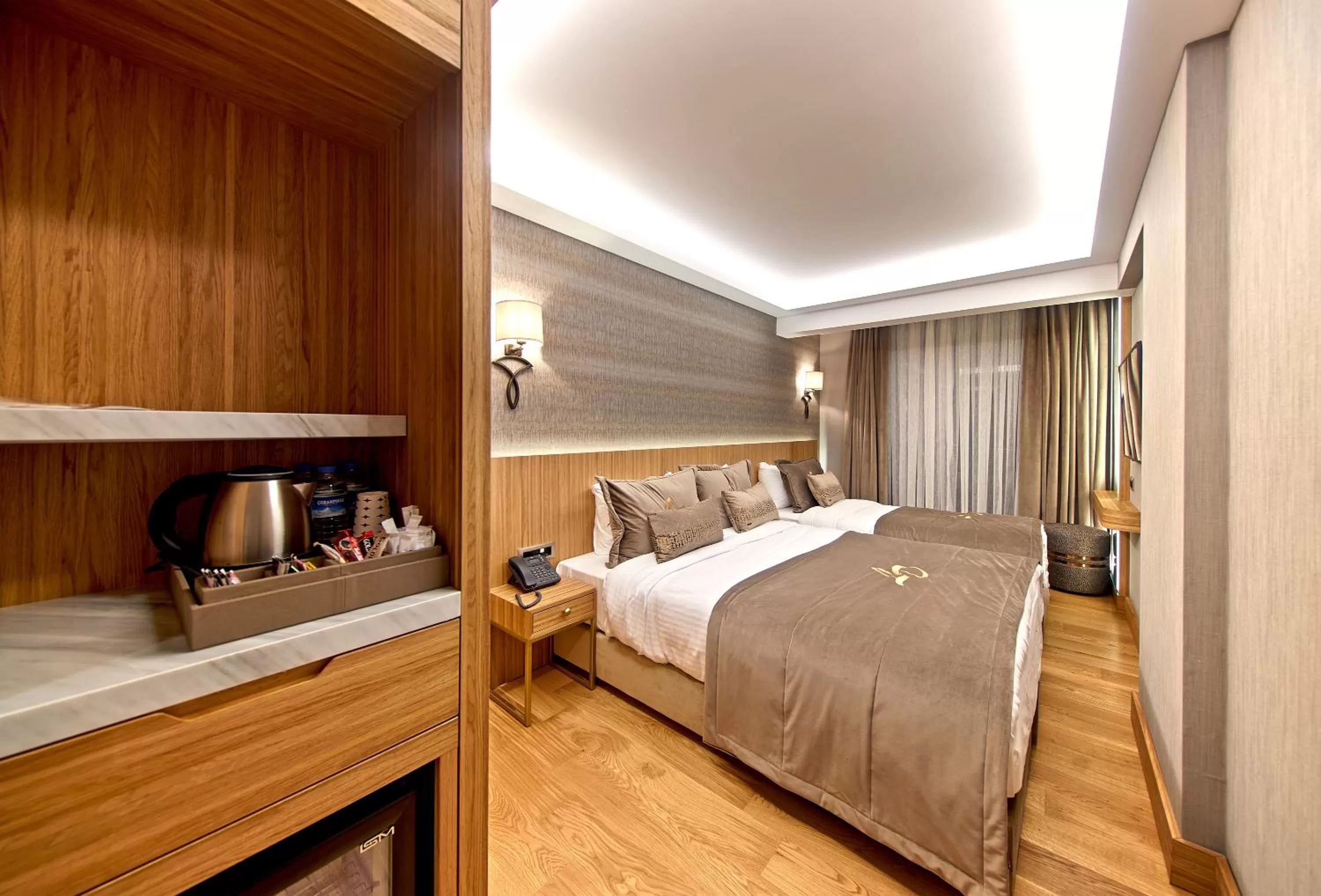 Photo of the whole room, Bed in Lady Diana Hotel