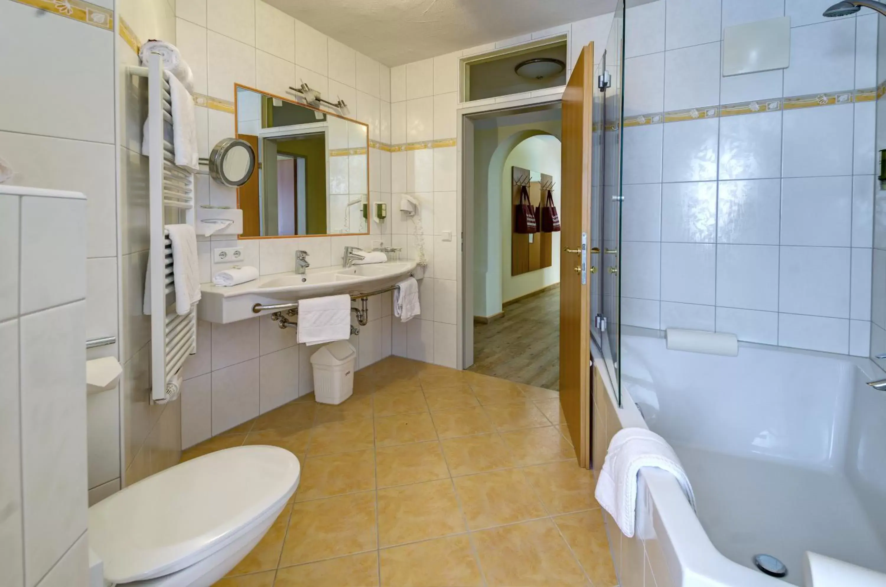 Bathroom in Vötter's Hotel