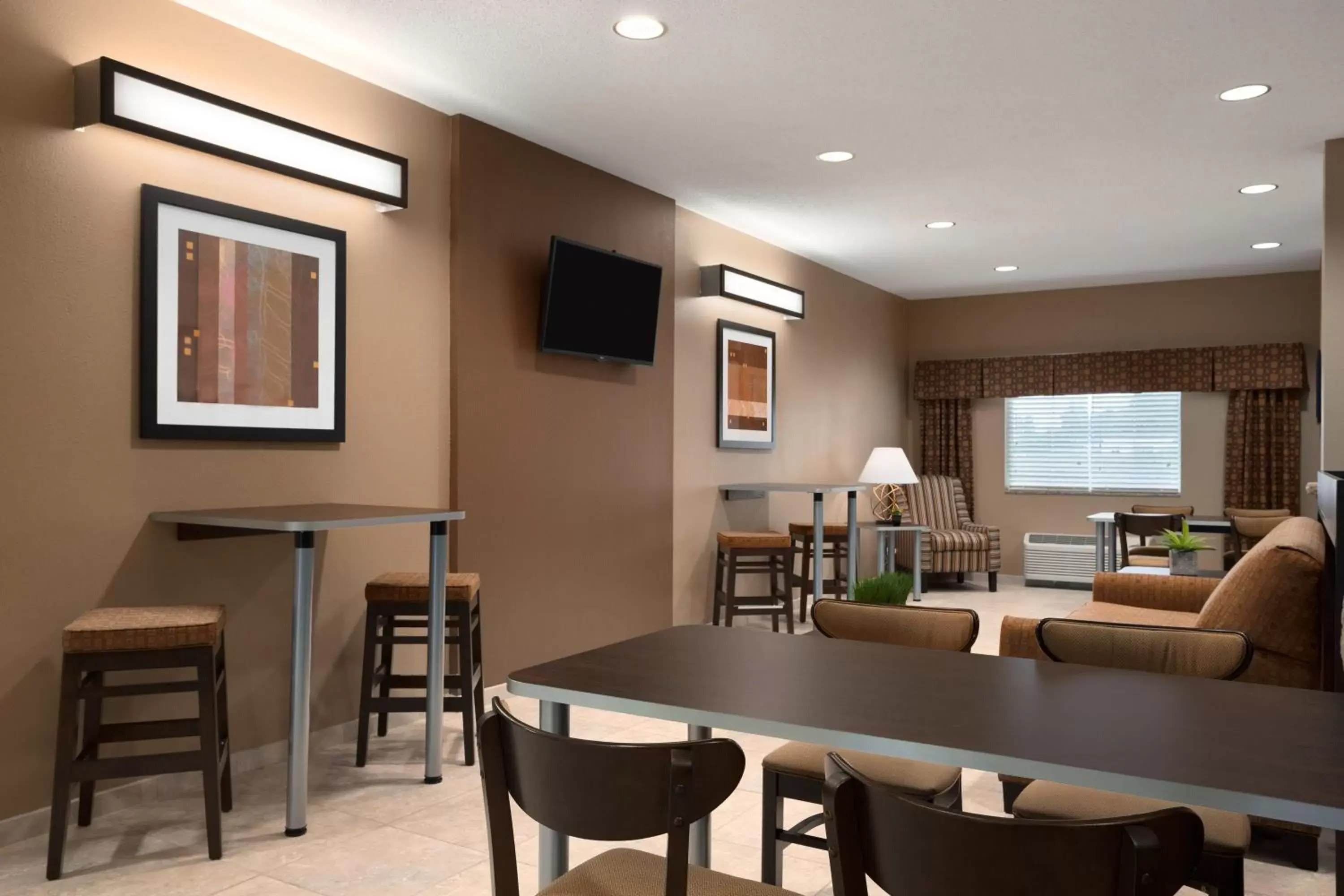 Dining area in Microtel Inn & Suites Fairmont