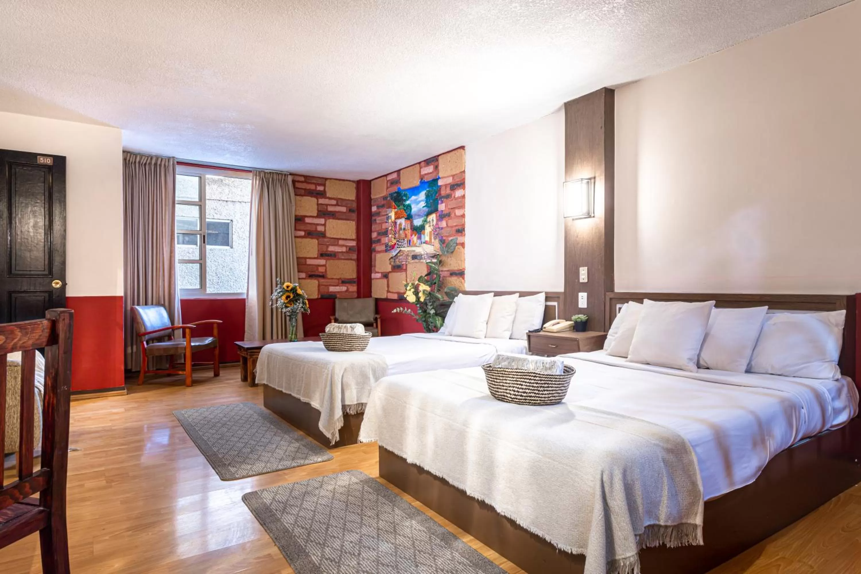 Photo of the whole room, Bed in Soy Local CDMX