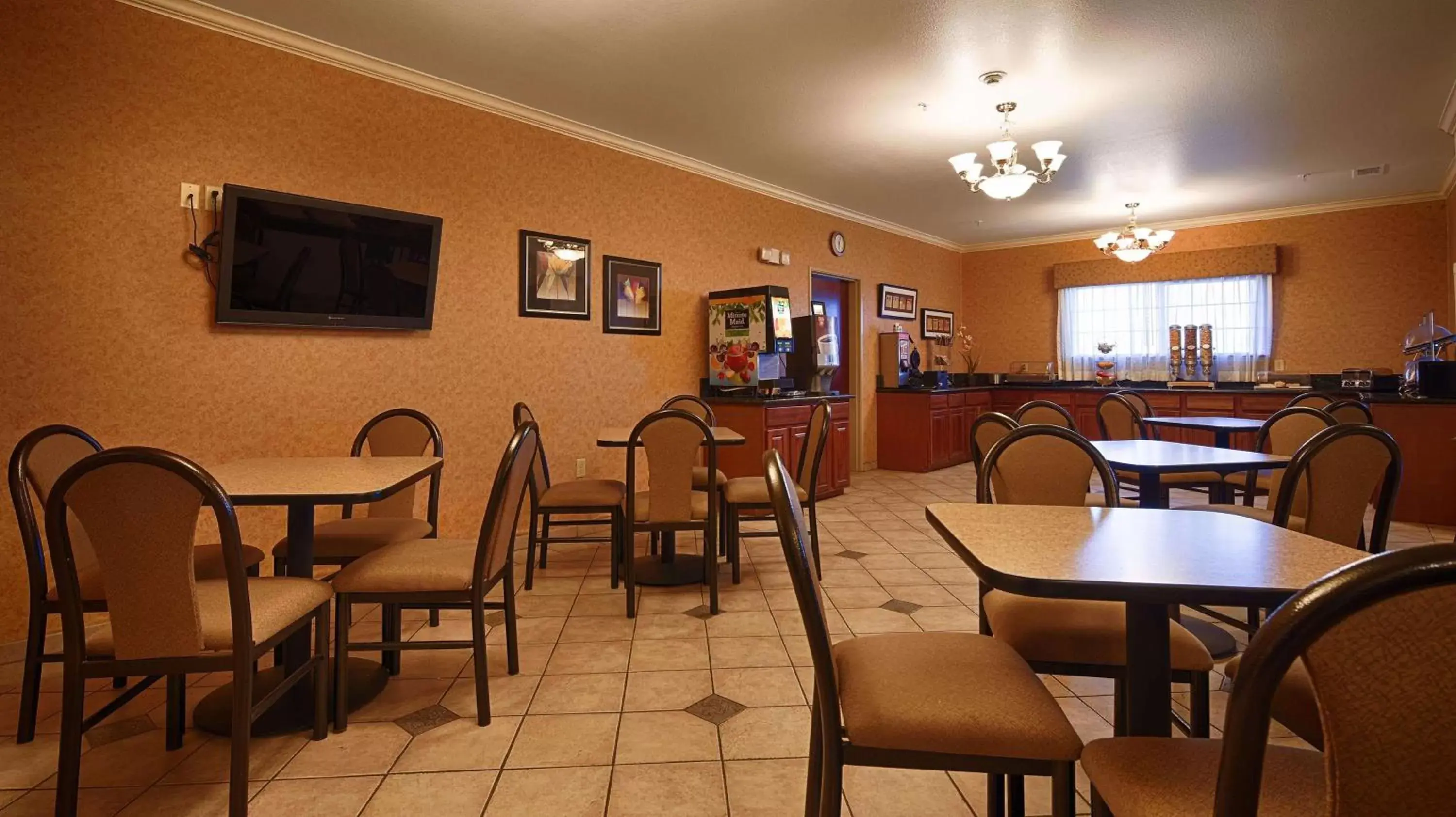 Restaurant/Places to Eat in Best Western Inn & Suites - Henrietta