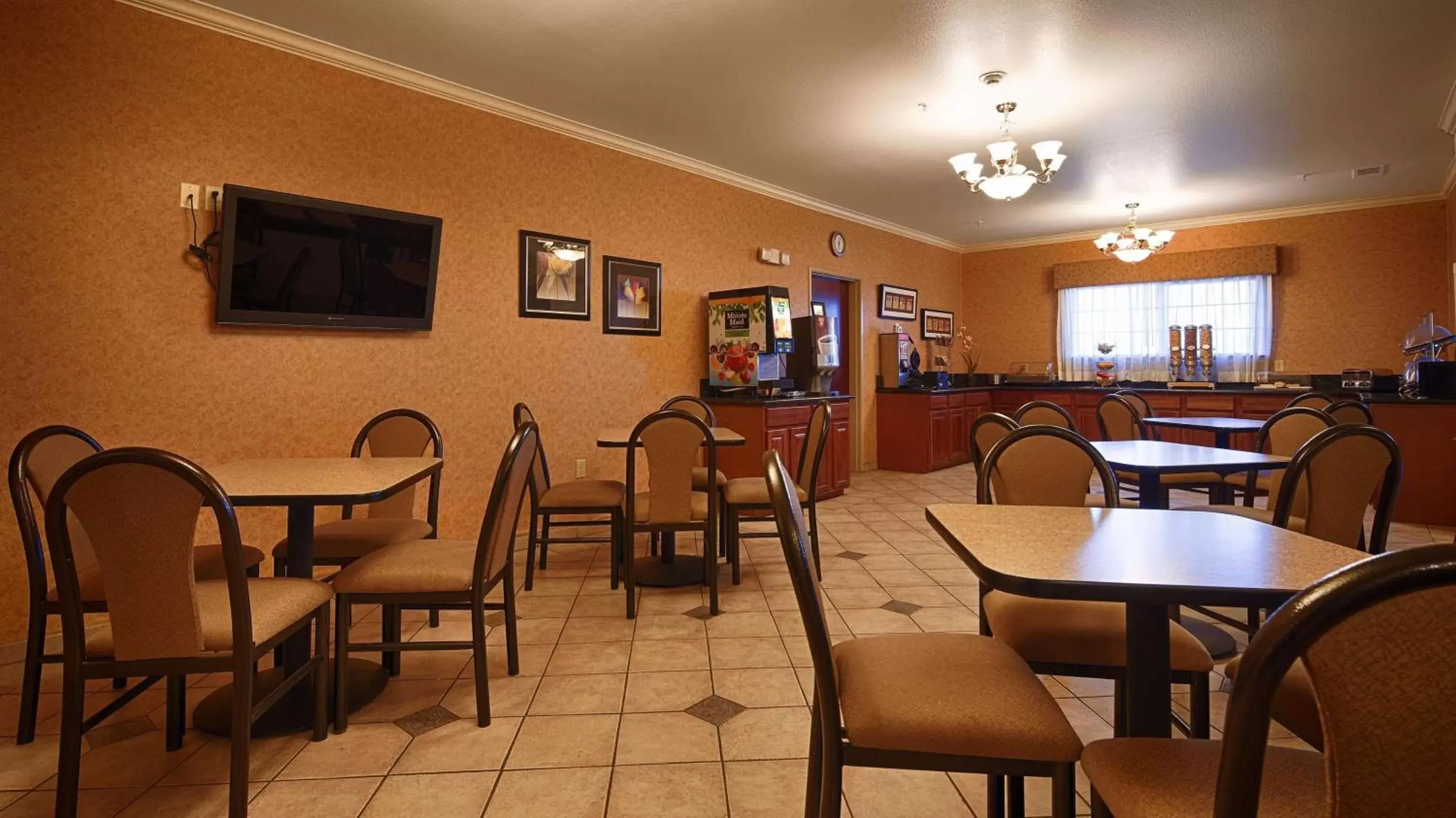 Restaurant/places to eat in Best Western Inn & Suites - Henrietta Restaurant/places to eat in Best Western Inn & Suites - Henrietta