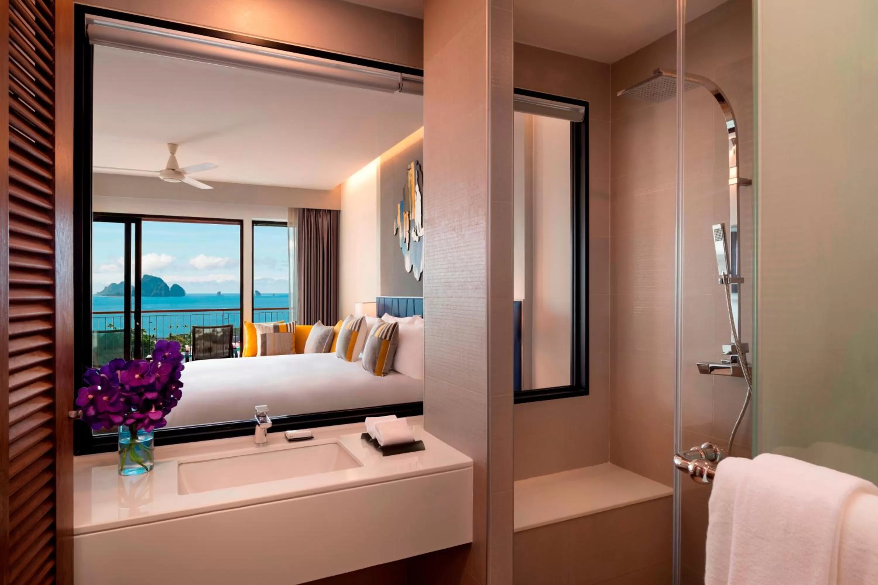 Bathroom, Bed in Avani Ao Nang Cliff Krabi Resort