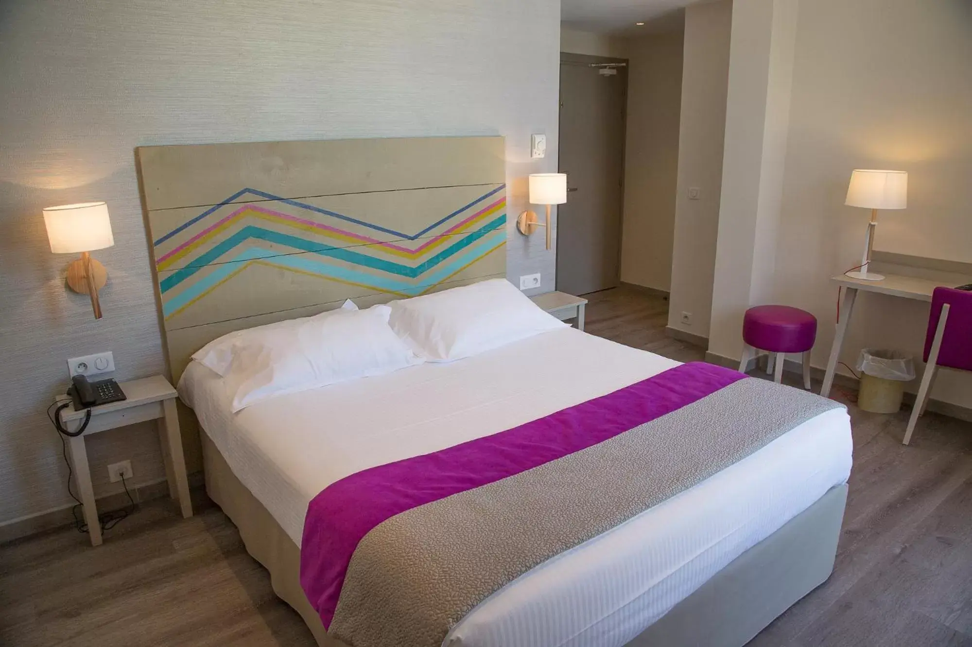 Bedroom, Bed in Best Western Hotel Du Roy D'Aragon