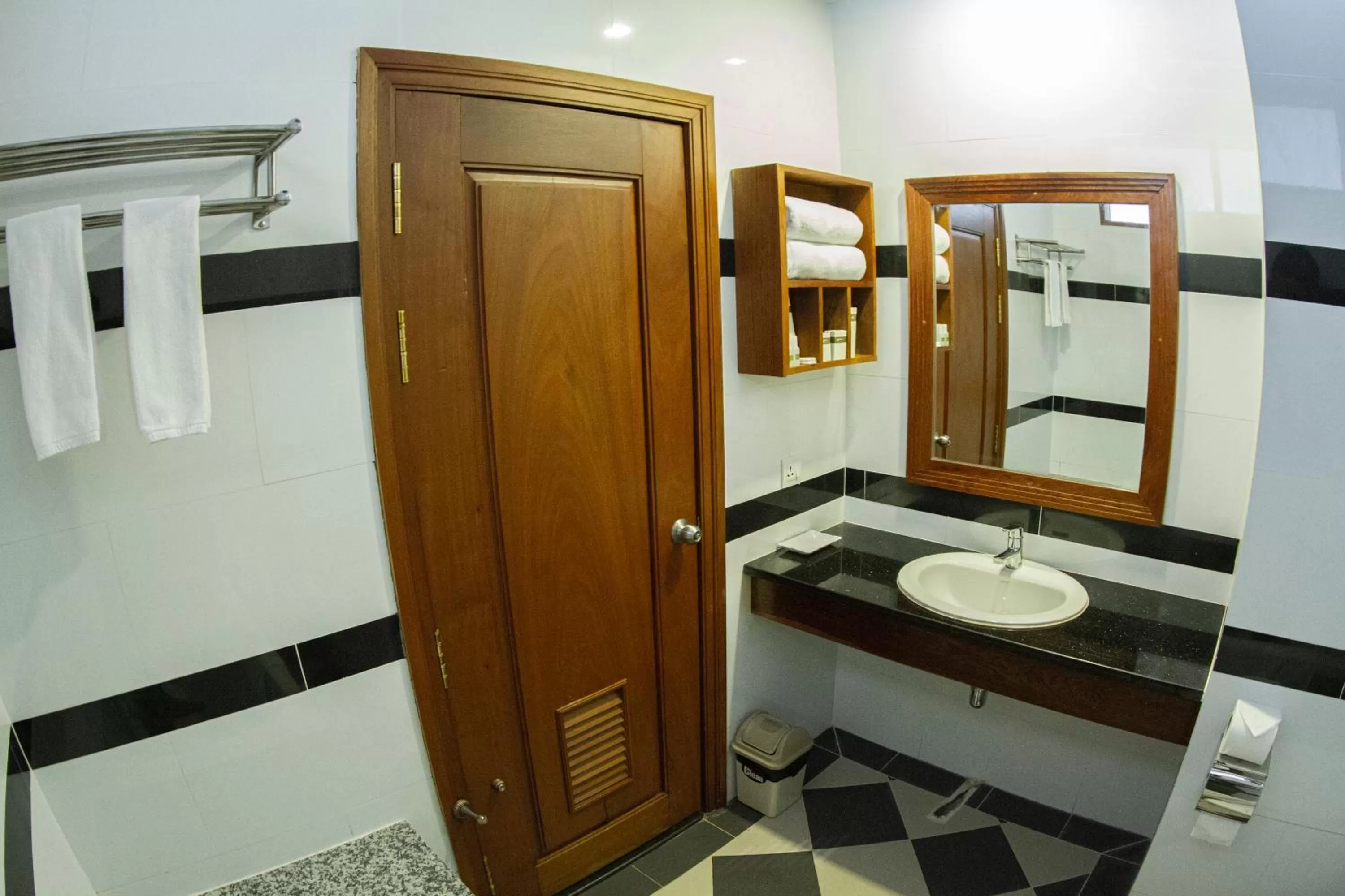 Bathroom in Kampong Thom Palace Hotel