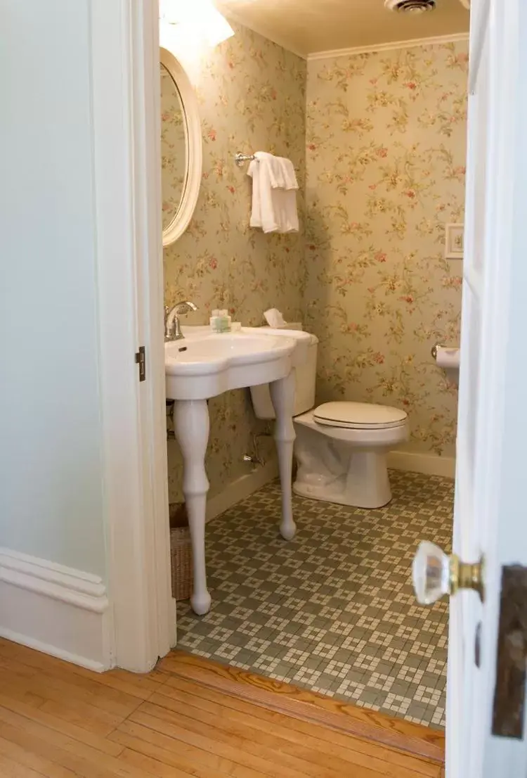 Bathroom in The Foxglove Inn