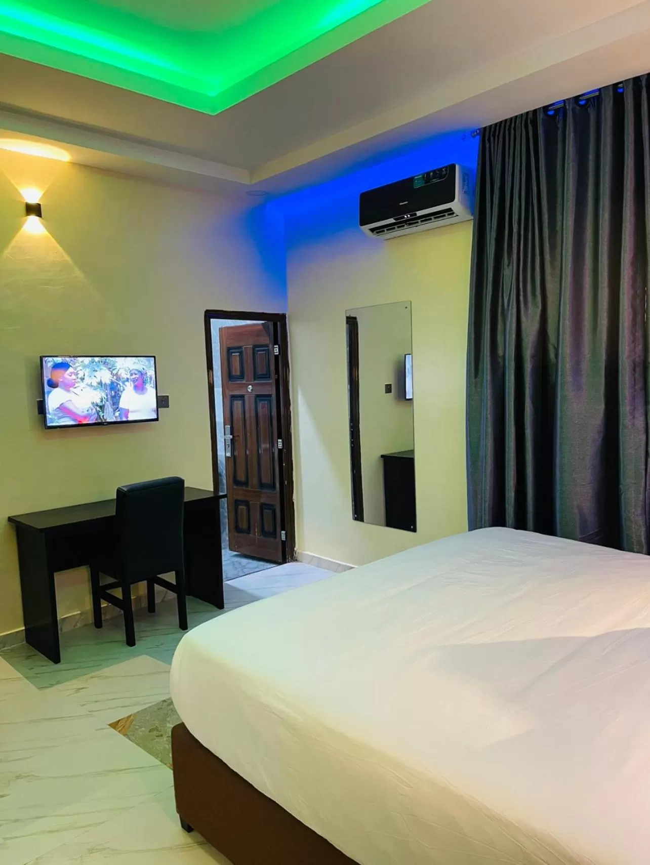 Bed in Beniks courtyard Hotel