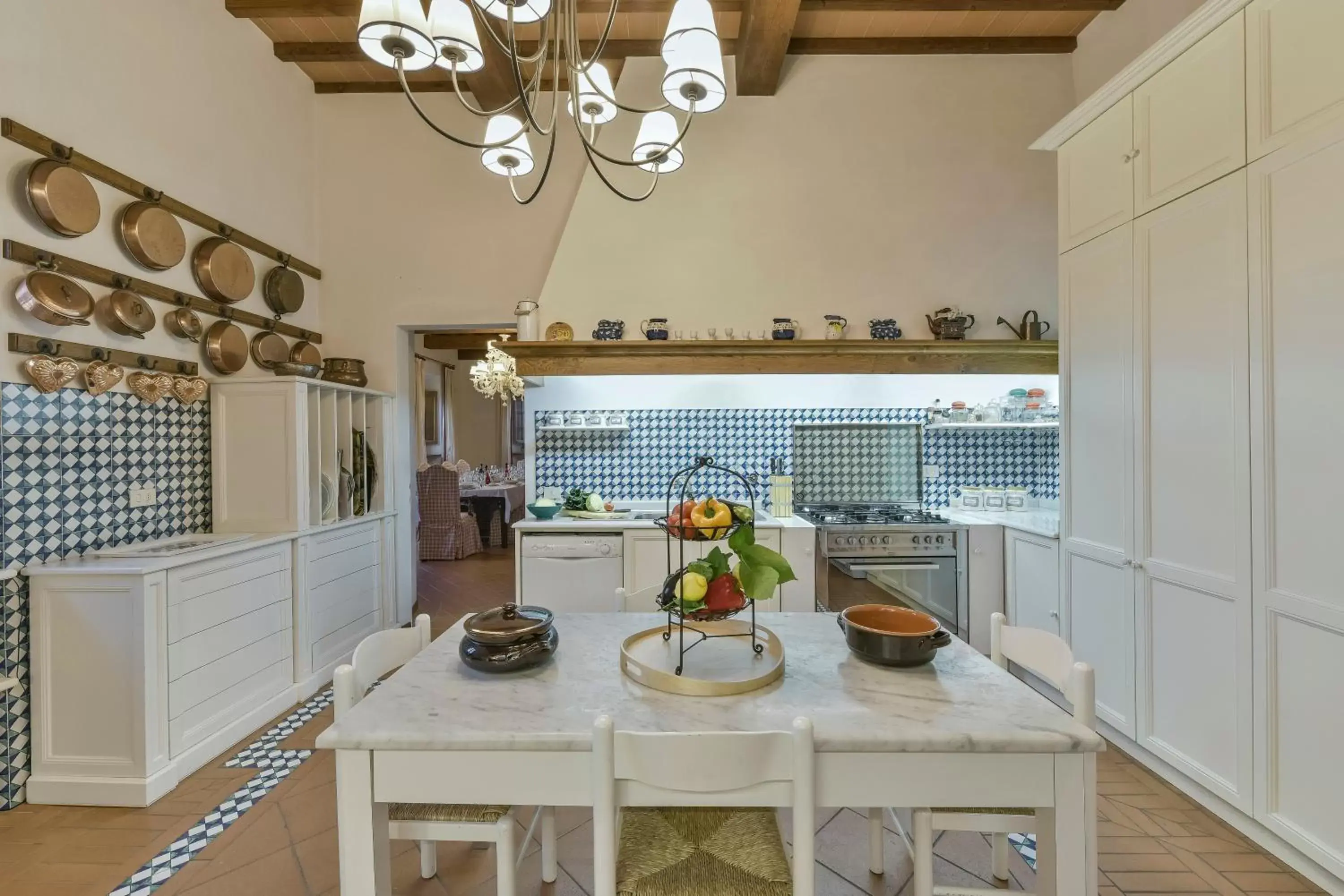 Kitchen or kitchenette, Dining Area in VIESCA Suites & Villas Il Borro Toscana
