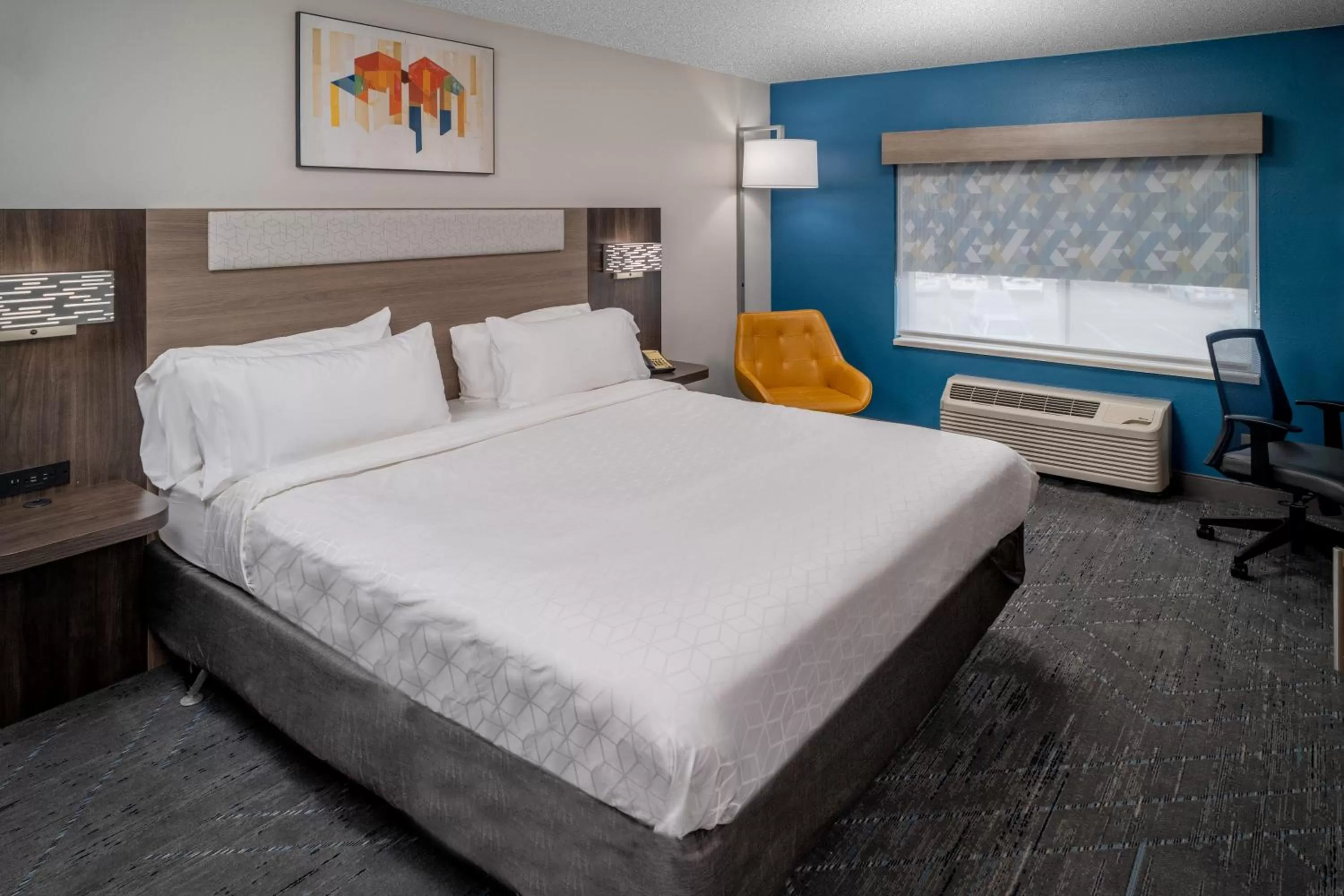 Guests, Bed in Holiday Inn Express - Charleston/Kanawha City by IHG