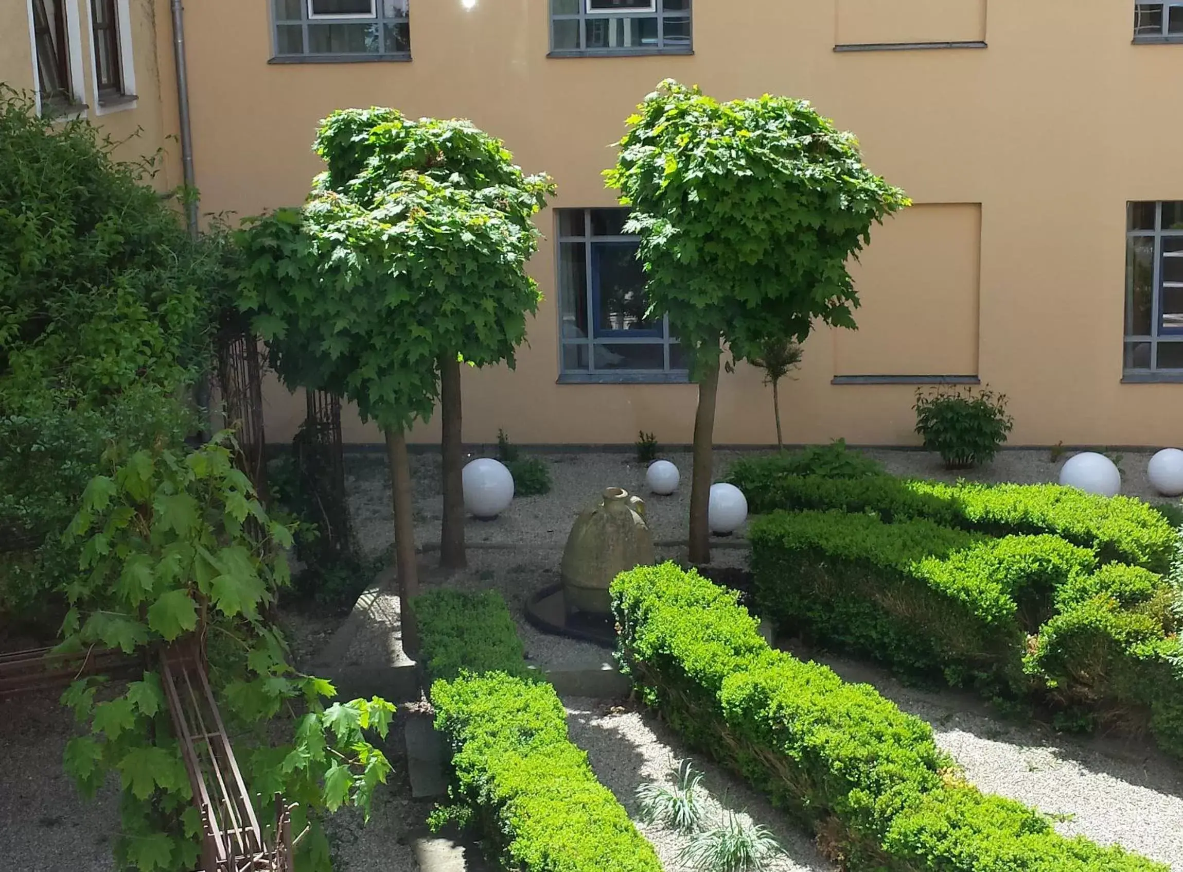 Garden view in SORAT Insel-Hotel Regensburg