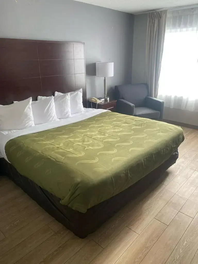 Bed in Quality Inn Colchester - Burlington Bed in Quality Inn Colchester - Burlington